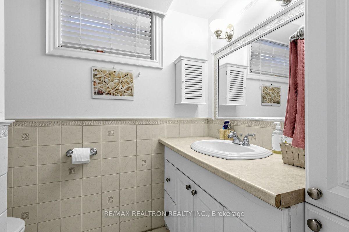 Photo 28 of 25 Massingham Road, Etobicoke, Eringate-Centennial-West Deane — HOMEH