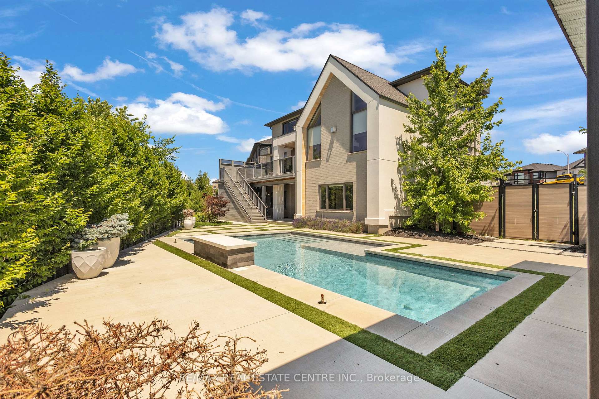 Photo 2 of 920 Thomas Pedder Court, Kitchener, Doon South — HOMEH