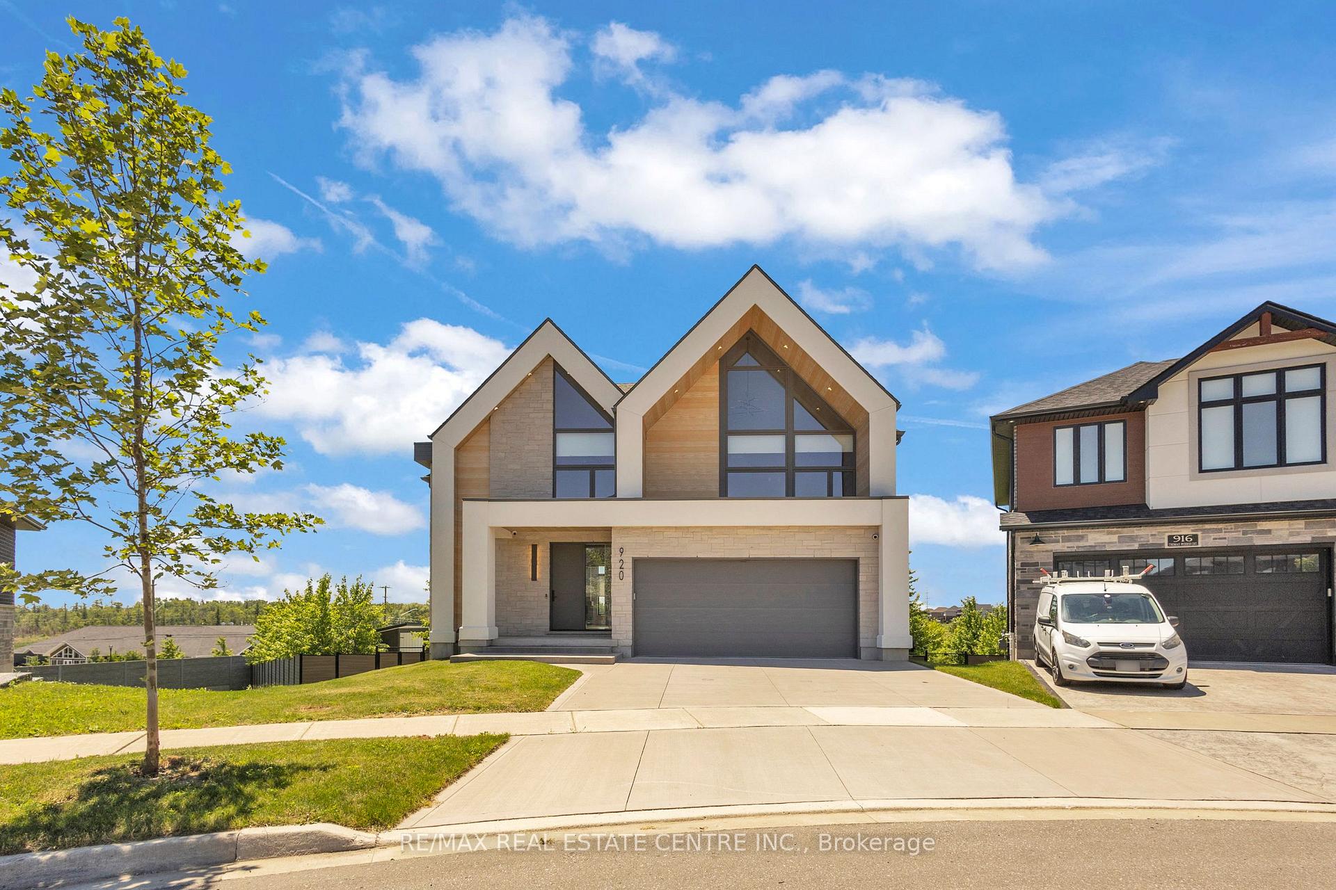 Photo 3 of 920 Thomas Pedder Court, Kitchener, Doon South — HOMEH