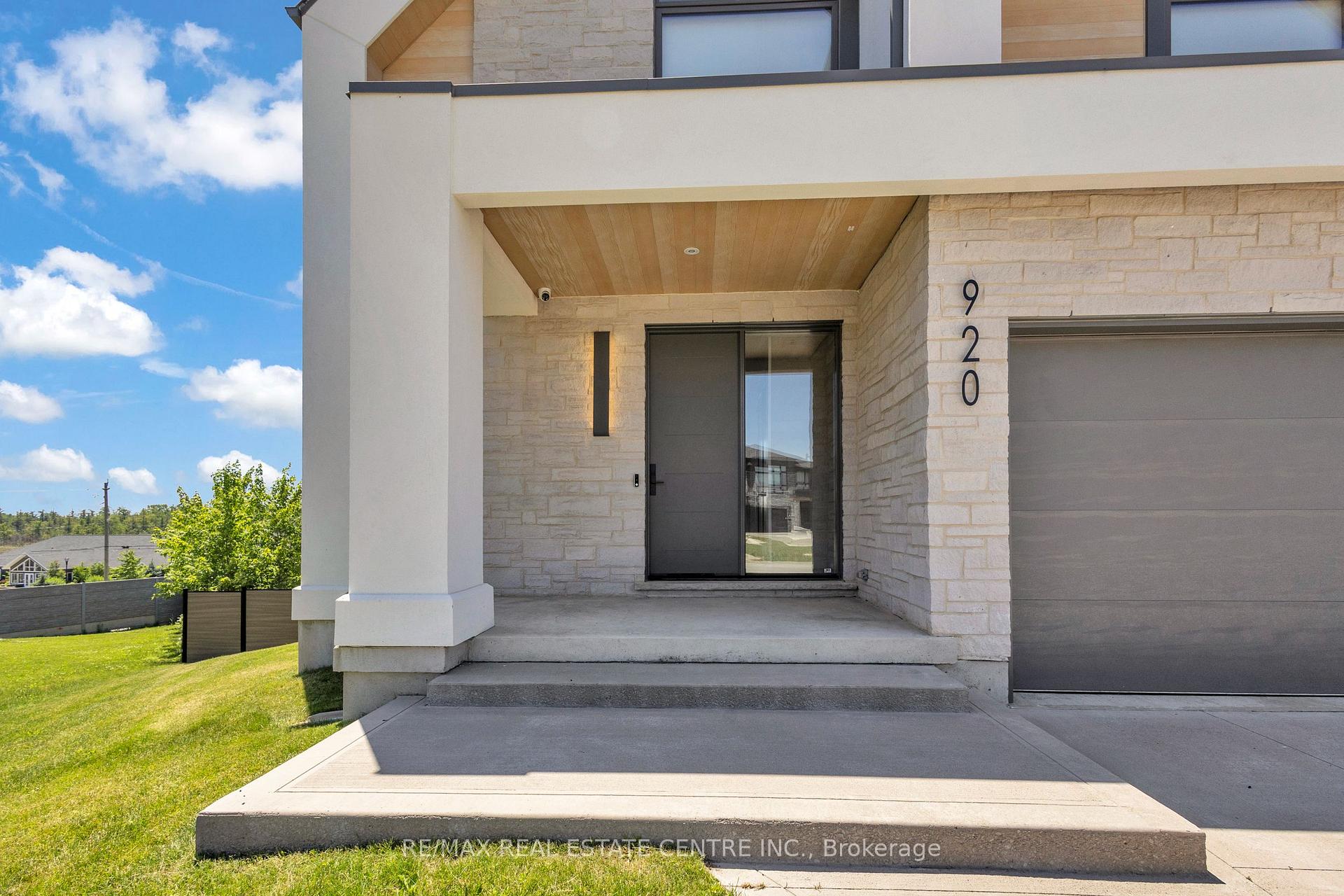 Photo 4 of 920 Thomas Pedder Court, Kitchener, Doon South — HOMEH