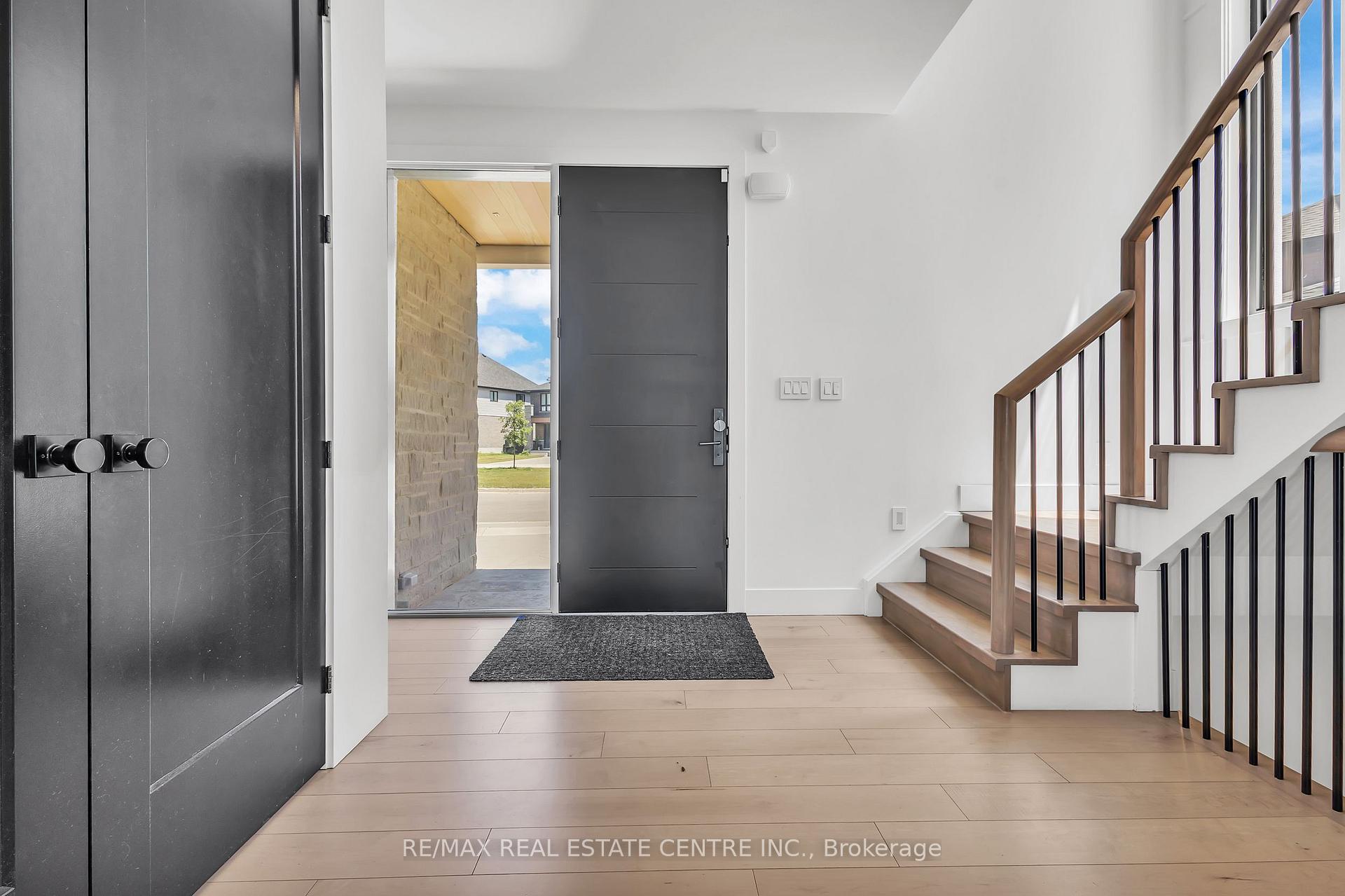 Photo 5 of 920 Thomas Pedder Court, Kitchener, Doon South — HOMEH