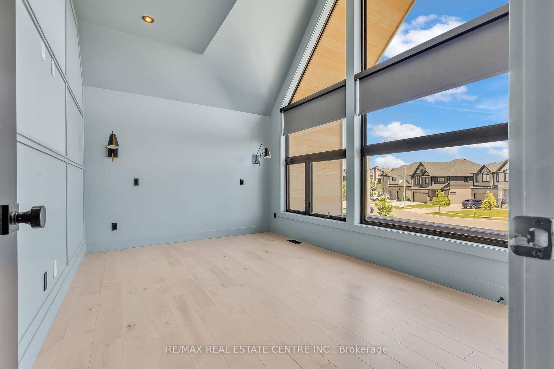 Photo 36 of 920 Thomas Pedder Court, Kitchener, Doon South — HOMEH