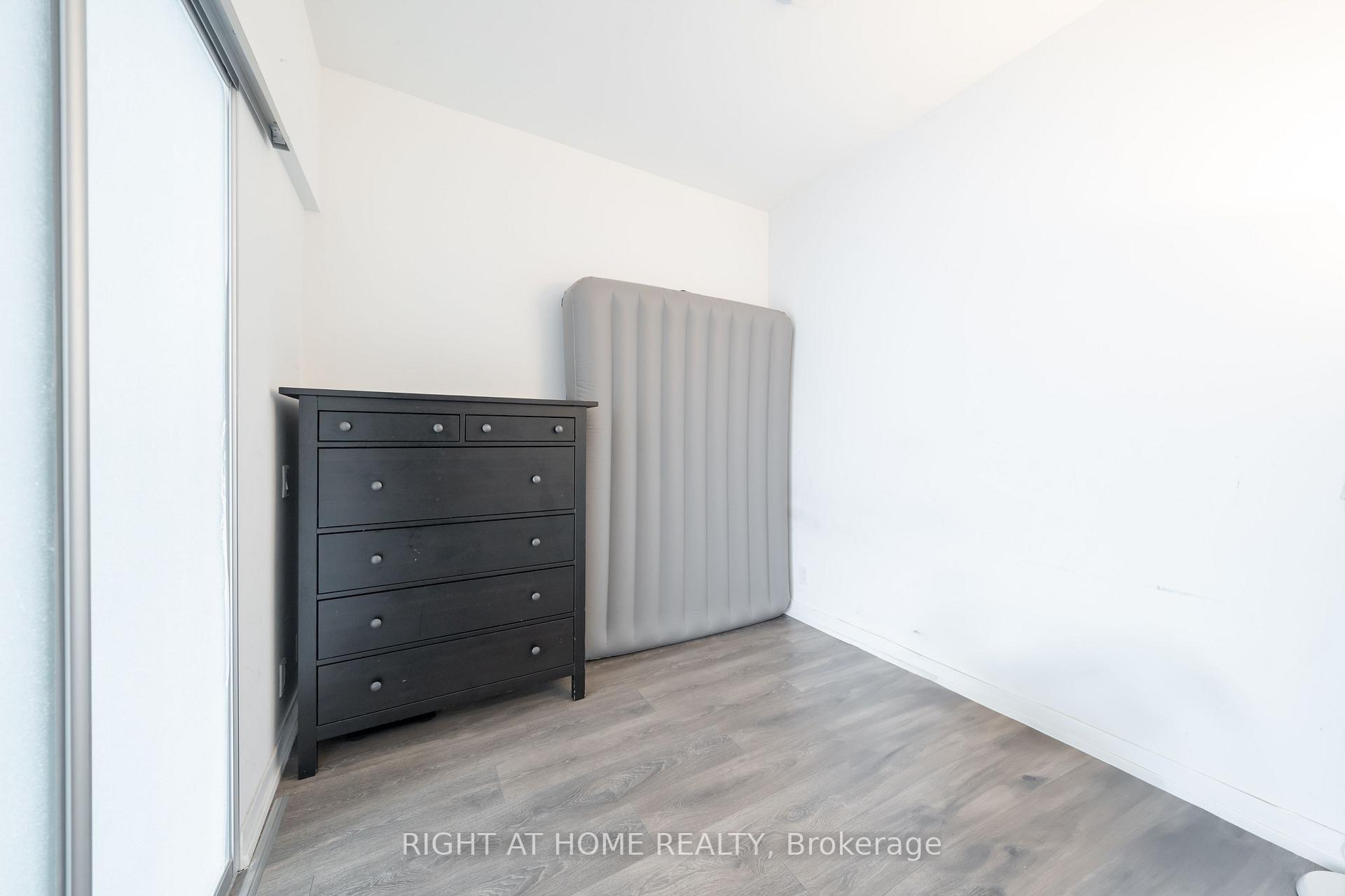 Photo 9 of Unit 1005, 5 Buttermill Avenue, Vaughan, Vaughan Corporate Centre — HOMEH