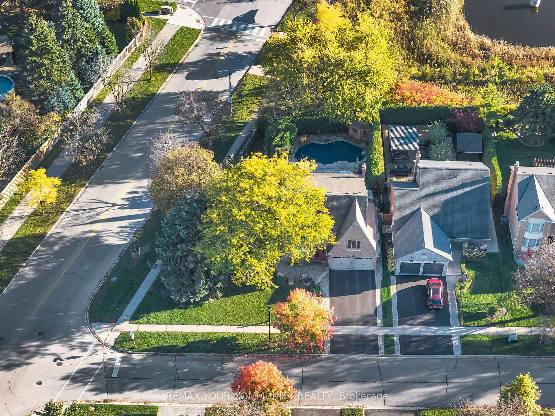 Photo 2 of 331 John Bowser Crescent, Newmarket, Glenway Estates — HOMEH