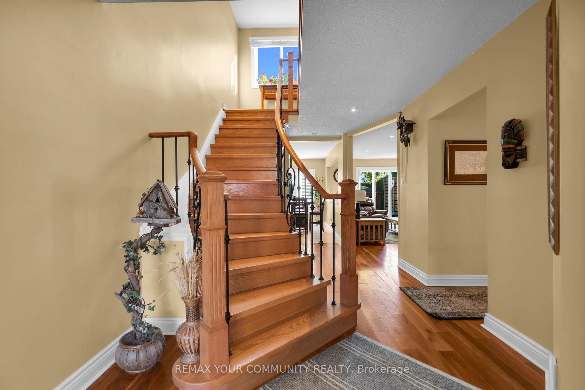 Photo 14 of 331 John Bowser Crescent, Newmarket, Glenway Estates — HOMEH