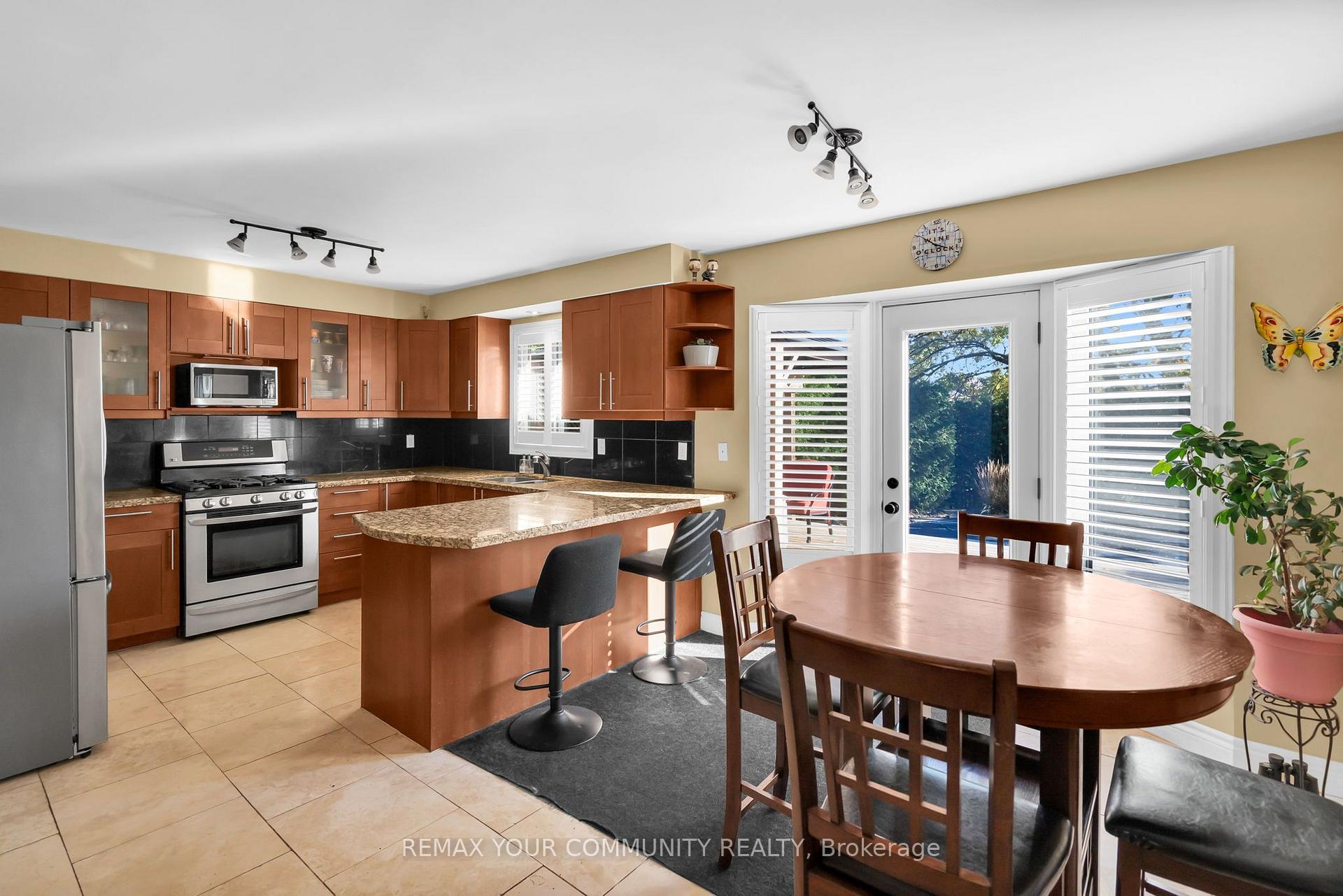 Photo 16 of 331 John Bowser Crescent, Newmarket, Glenway Estates — HOMEH
