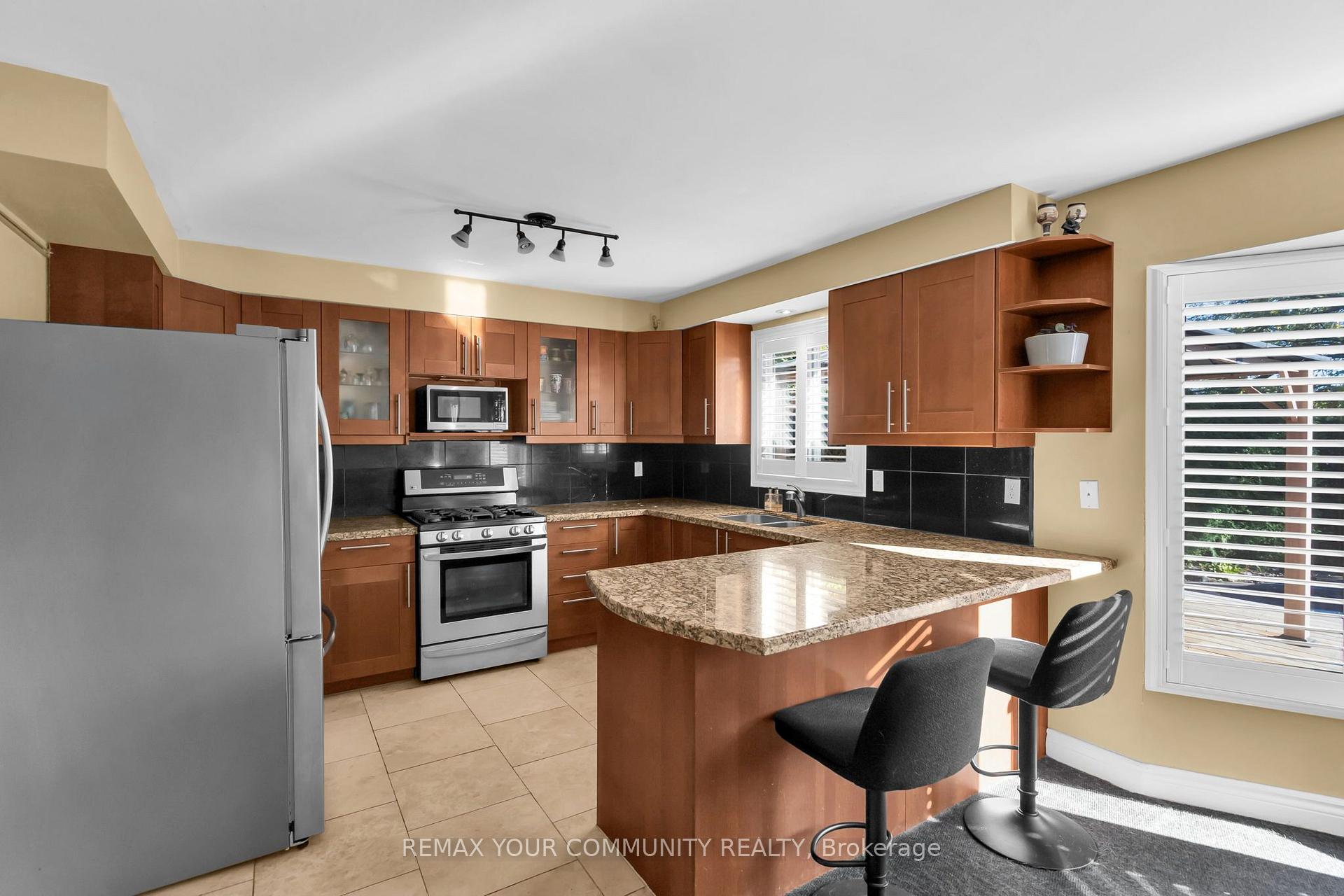 Photo 18 of 331 John Bowser Crescent, Newmarket, Glenway Estates — HOMEH