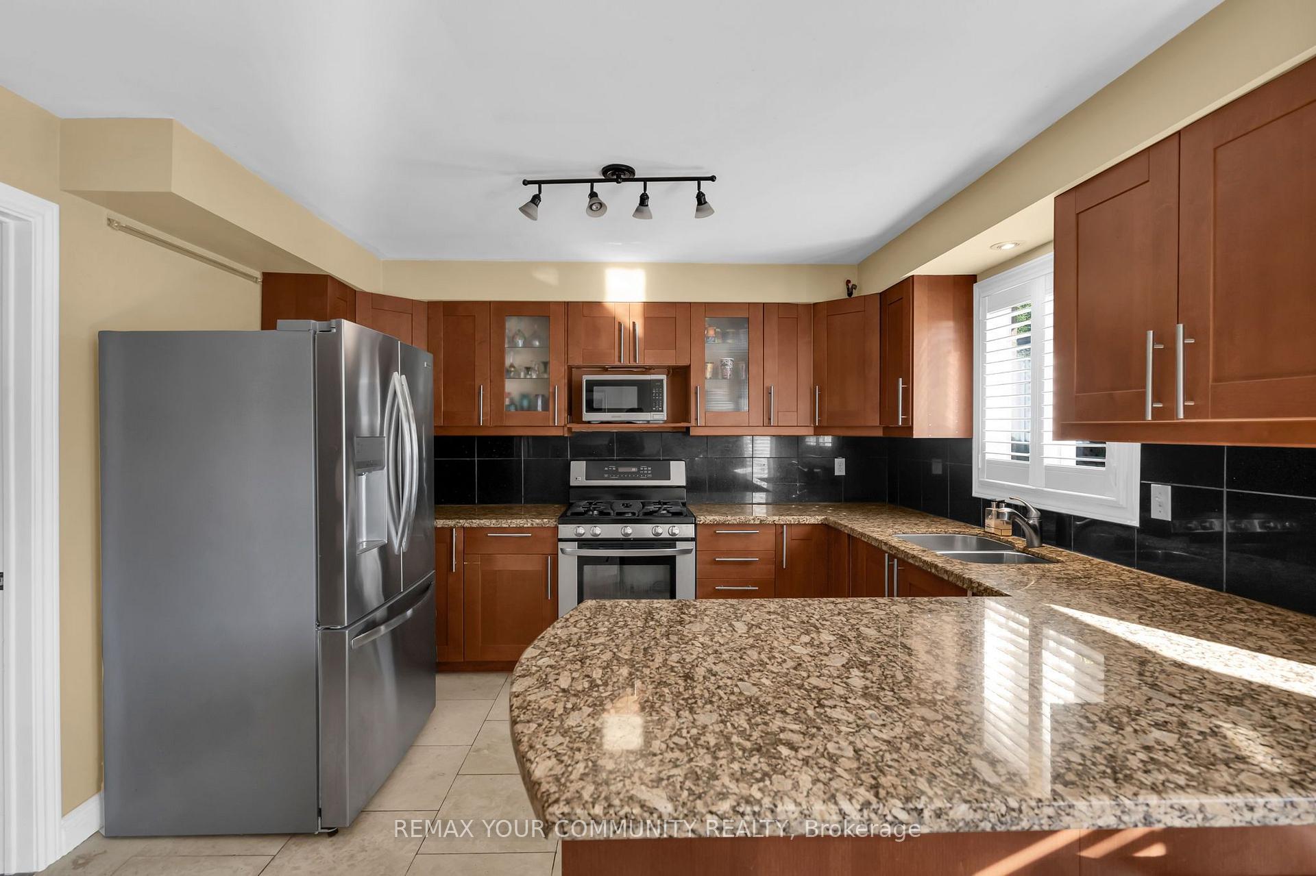 Photo 19 of 331 John Bowser Crescent, Newmarket, Glenway Estates — HOMEH