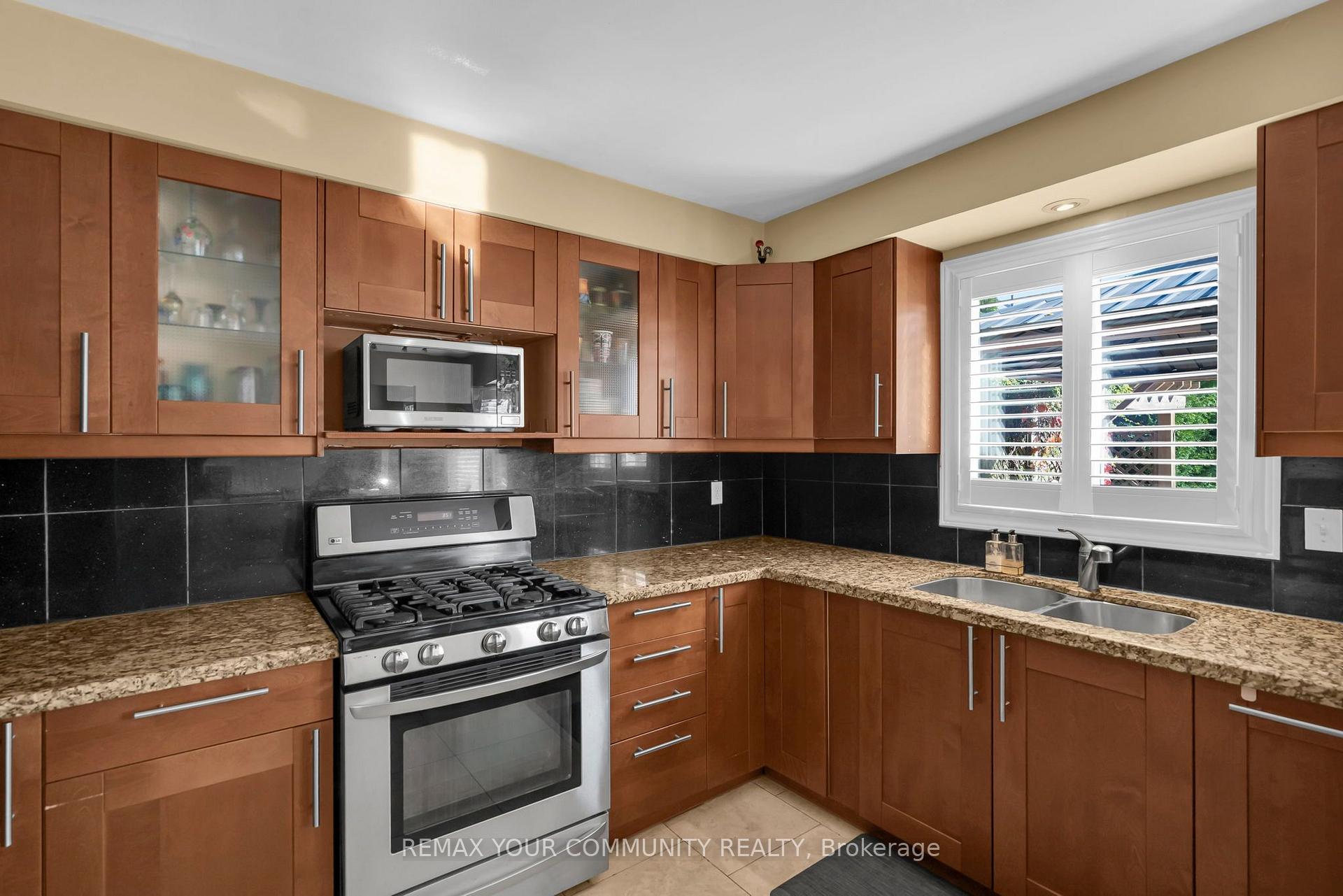 Photo 20 of 331 John Bowser Crescent, Newmarket, Glenway Estates — HOMEH