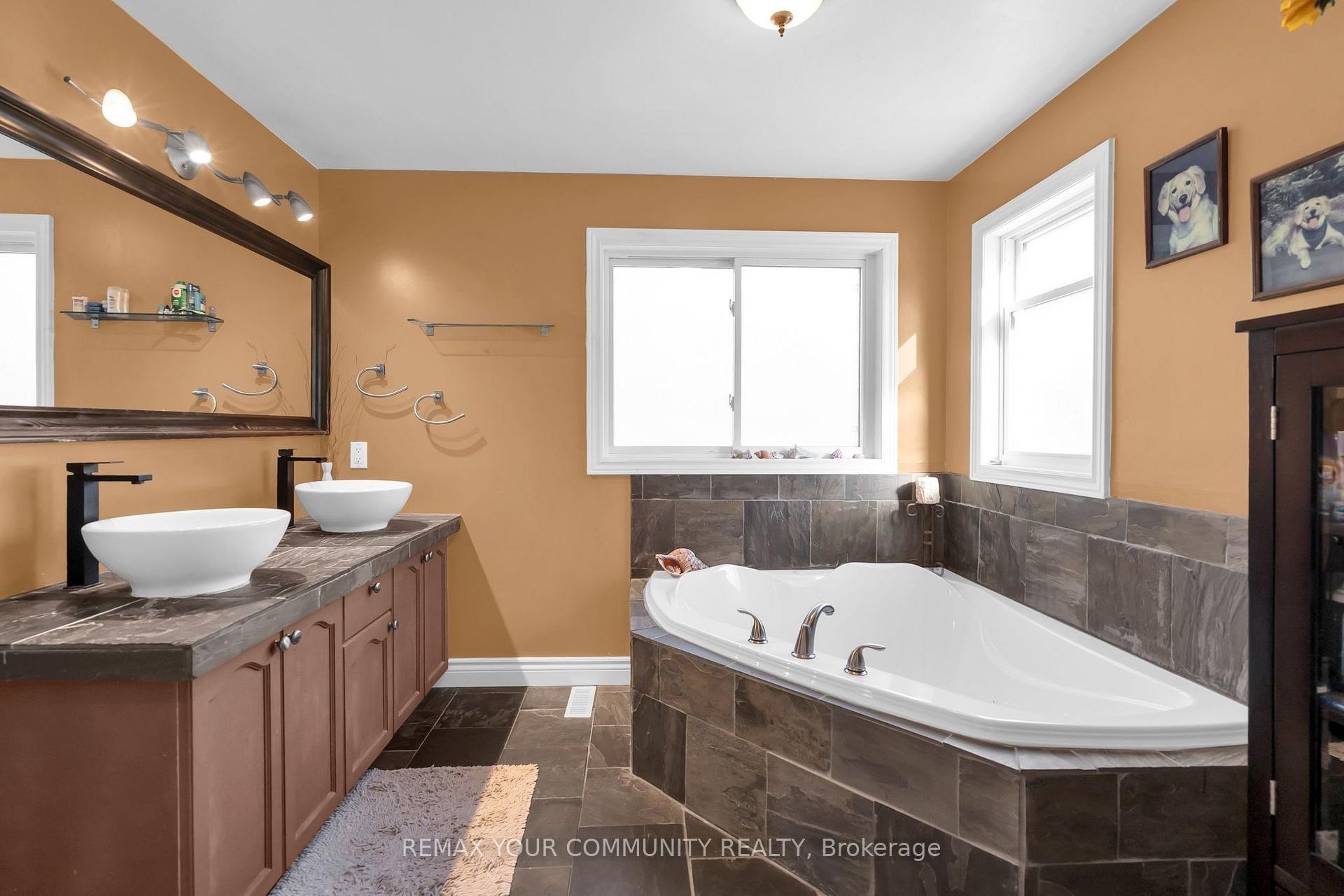 Photo 31 of 331 John Bowser Crescent, Newmarket, Glenway Estates — HOMEH