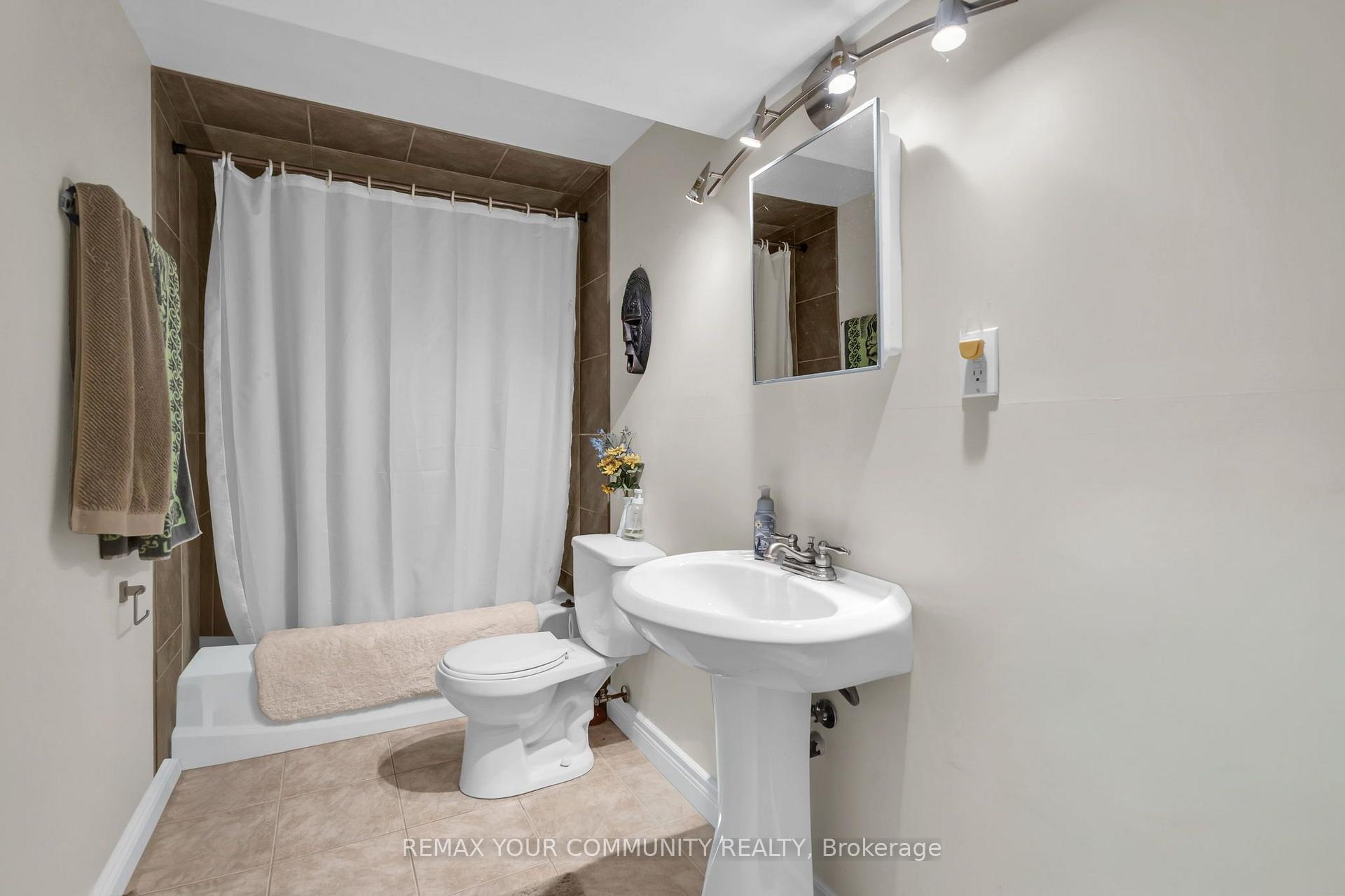 Photo 41 of 331 John Bowser Crescent, Newmarket, Glenway Estates — HOMEH