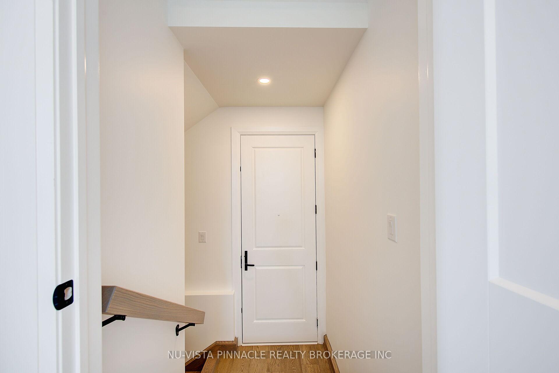 Photo 33 of 2259 Darwin Crescent, London, South V — HOMEH