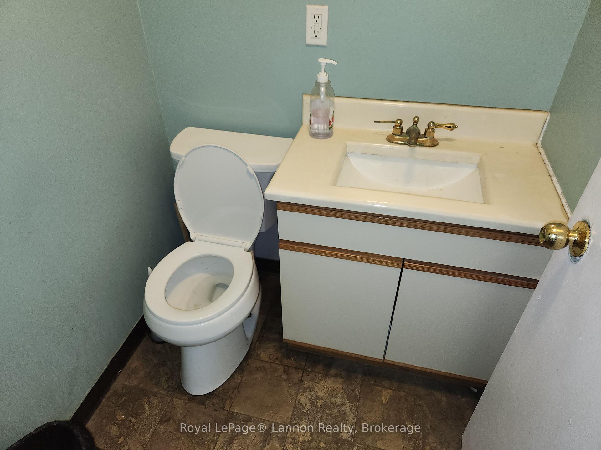 Photo 10 of 87-89 Cumberland Street N, Thunder Bay, Court-Cumberland — HOMEH