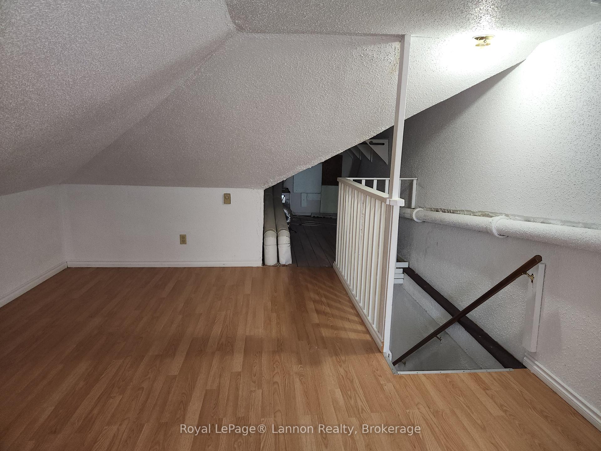 Photo 19 of 87-89 Cumberland Street N, Thunder Bay, Court-Cumberland — HOMEH
