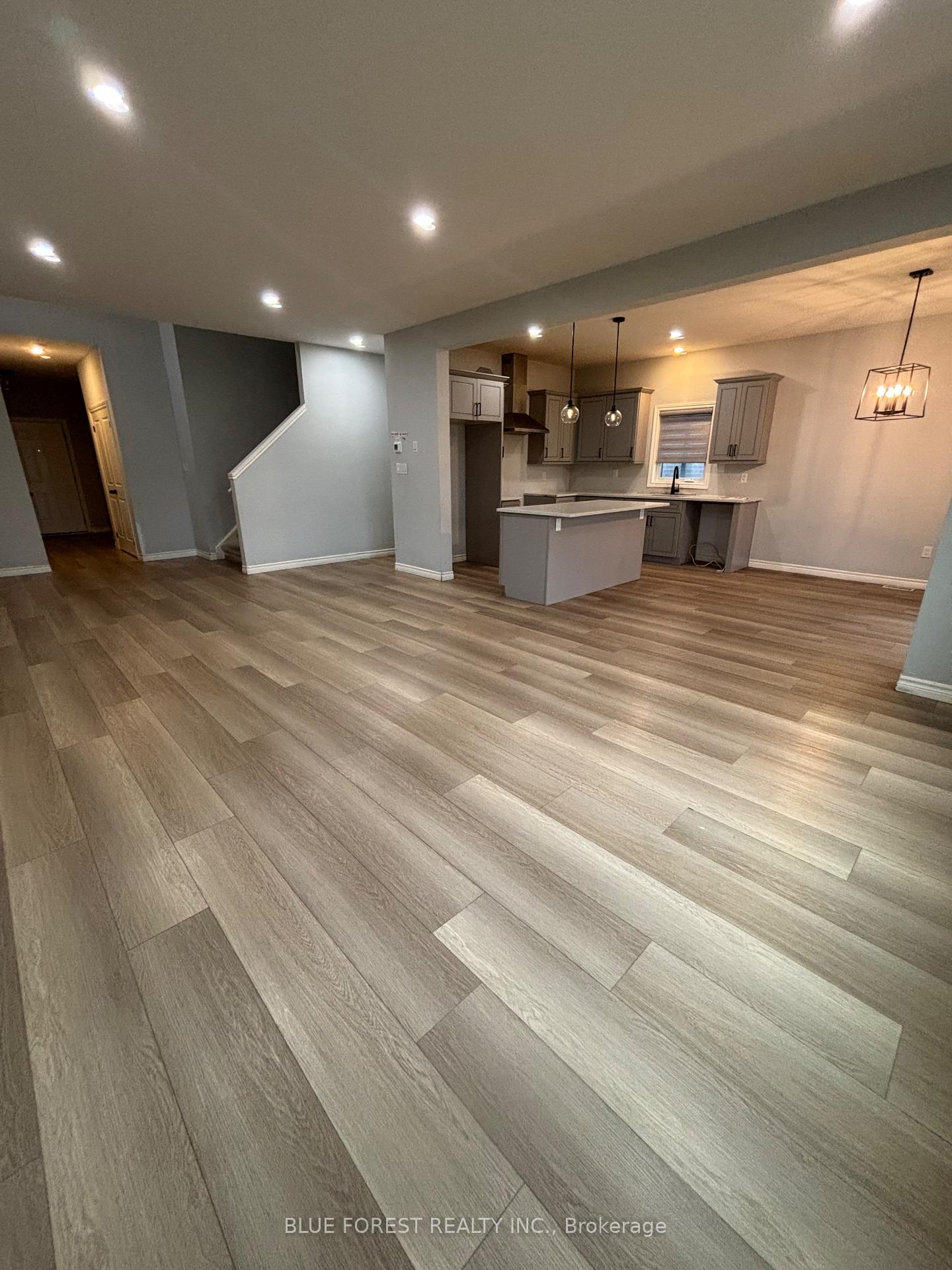Photo 6 of 92 Middleton Avenue, London, South W — HOMEH