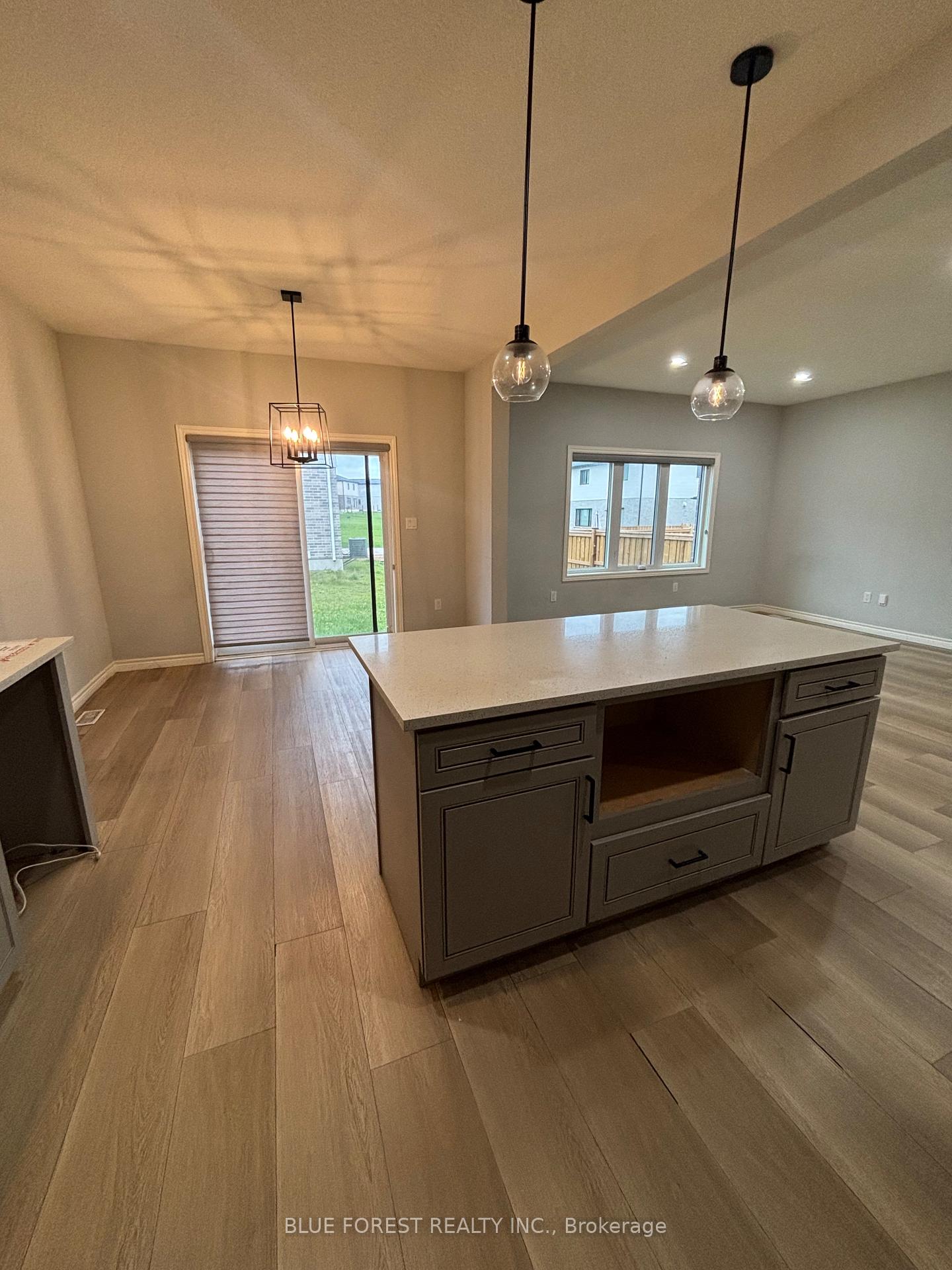 Photo 9 of 92 Middleton Avenue, London, South W — HOMEH