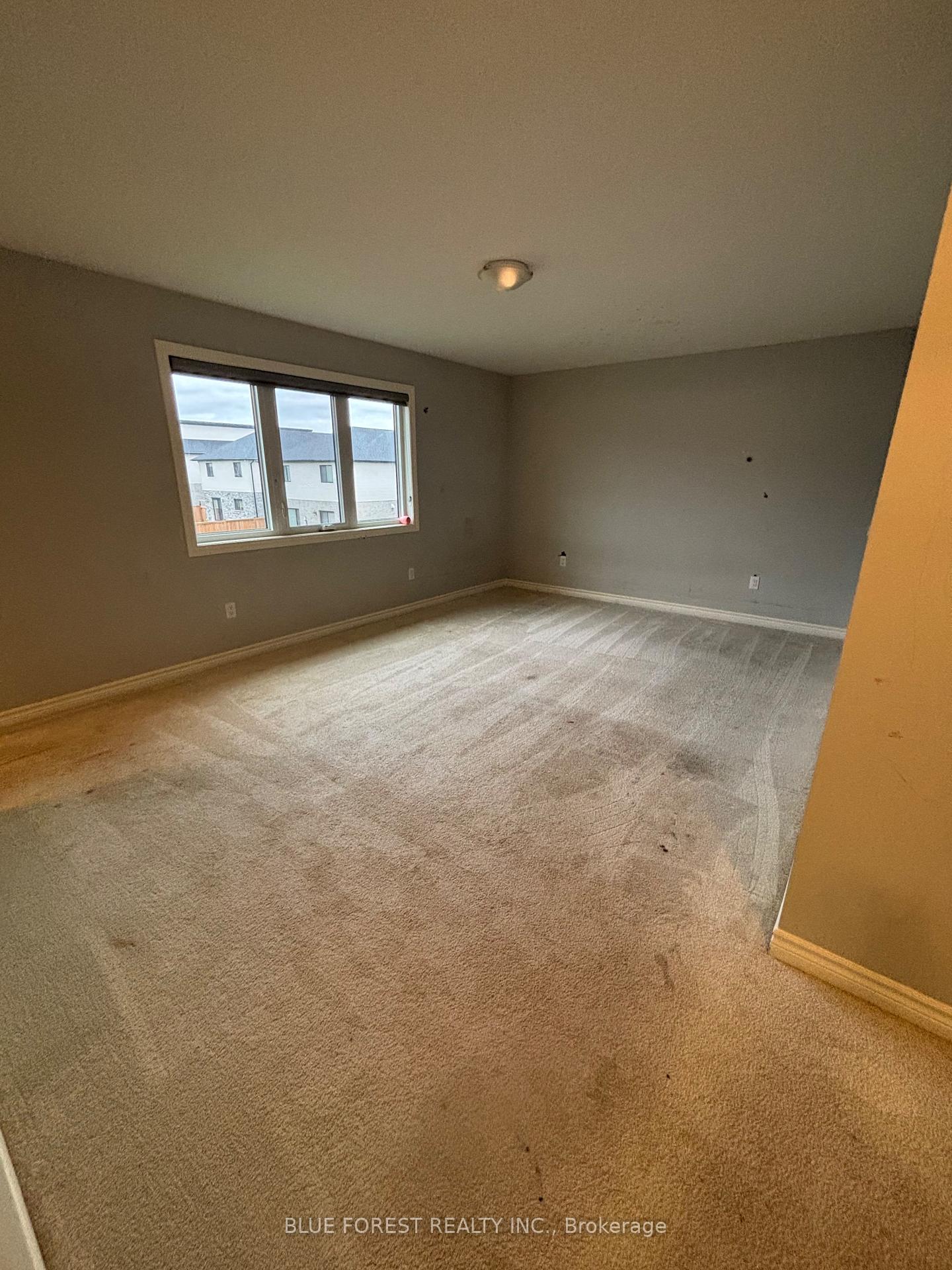 Photo 10 of 92 Middleton Avenue, London, South W — HOMEH