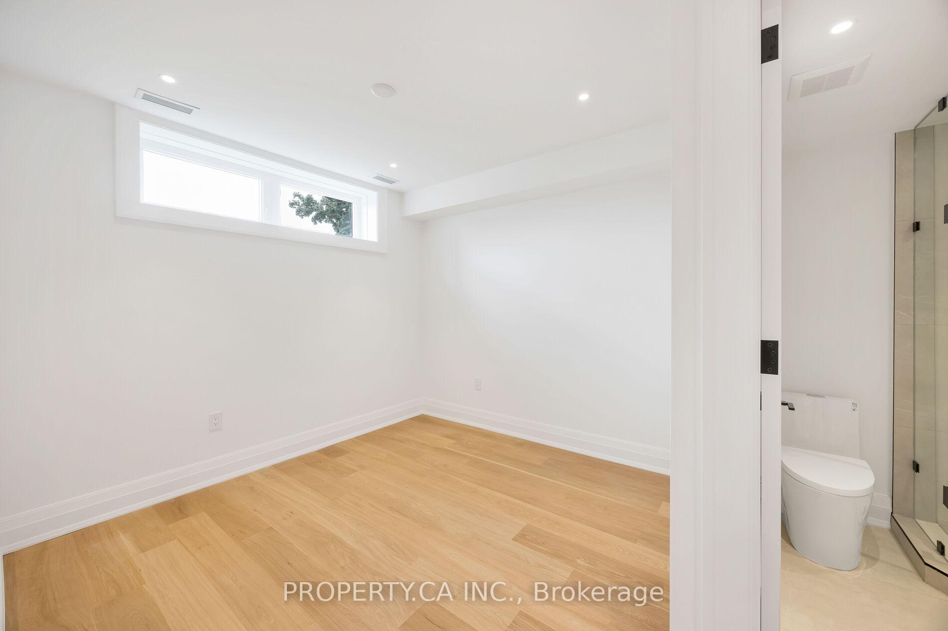 Photo 39 of 10 Grangemill Crescent, North York, Banbury-Don Mills — HOMEH