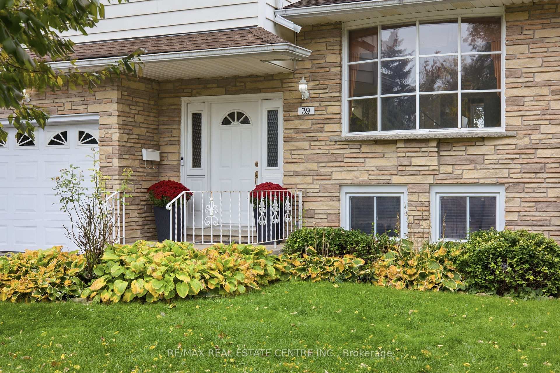 Photo 2 of 39 Sebas Court, Cambridge, Christopher-Champlain — HOMEH