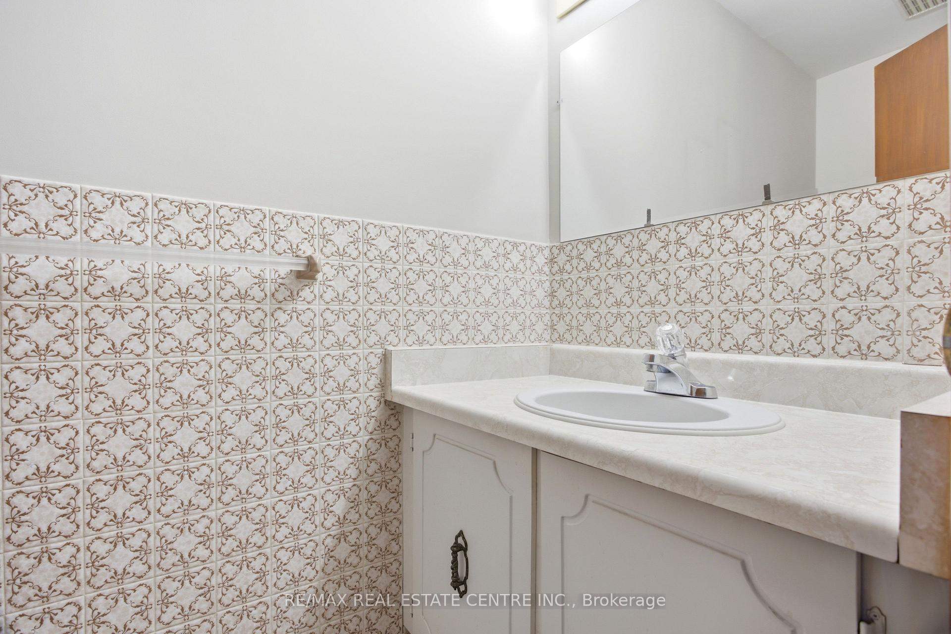 Photo 9 of 39 Sebas Court, Cambridge, Christopher-Champlain — HOMEH
