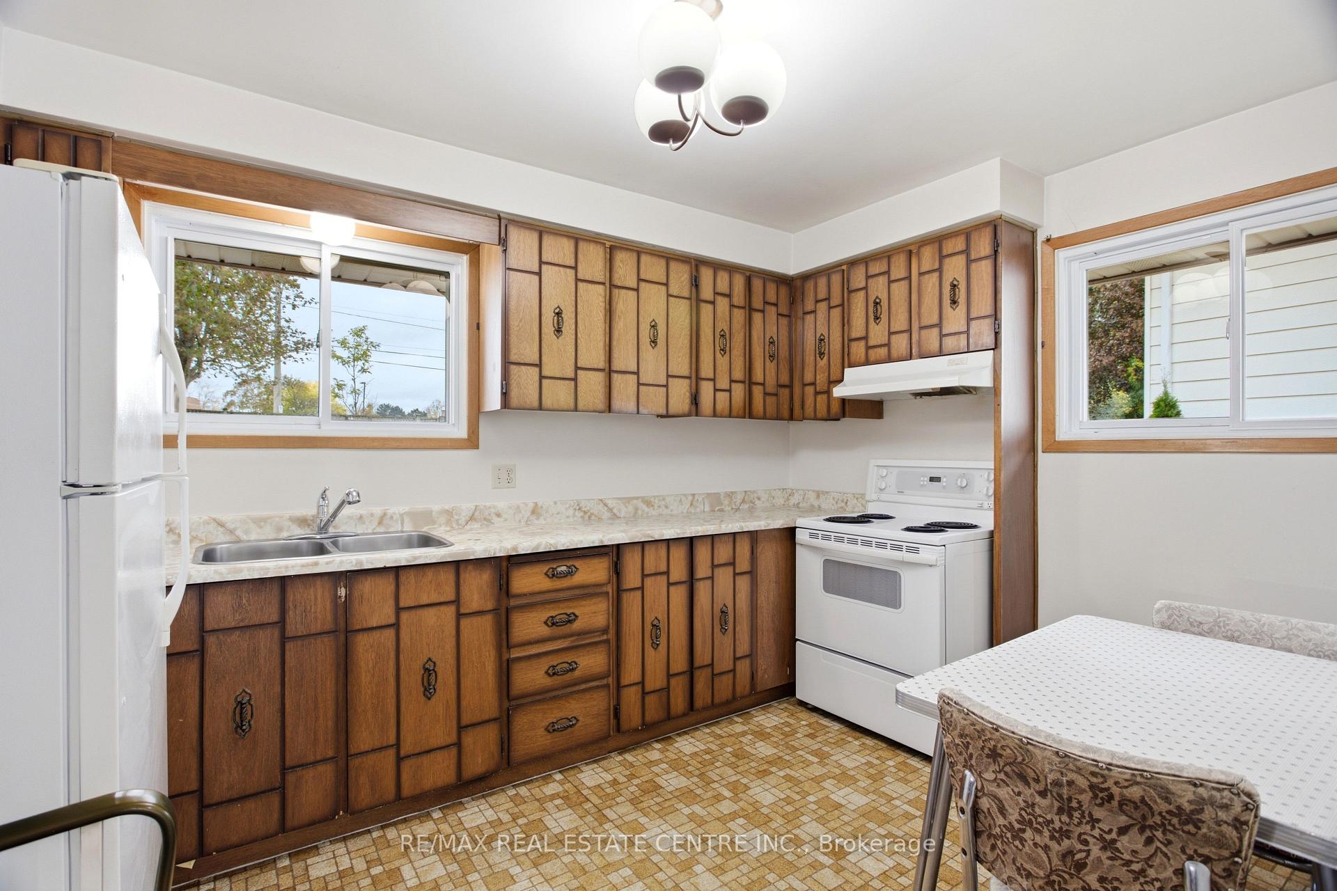 Photo 10 of 39 Sebas Court, Cambridge, Christopher-Champlain — HOMEH