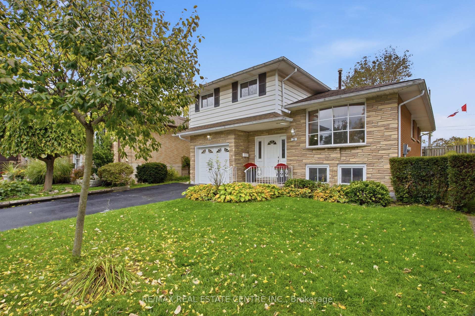 Photo 36 of 39 Sebas Court, Cambridge, Christopher-Champlain — HOMEH
