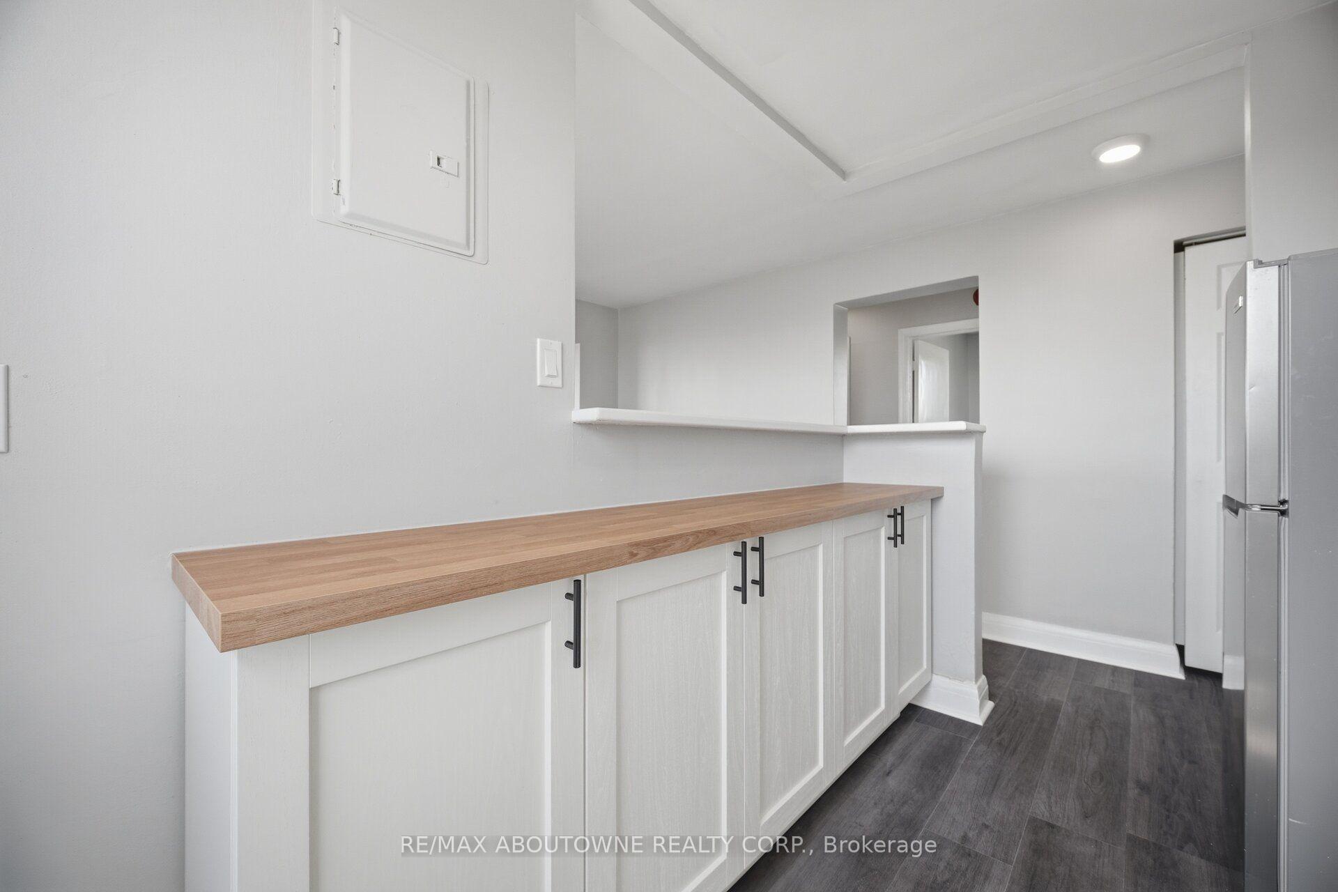 Photo 8 of Unit 1, 133 North Service Road E, Oakville, College Park — HOMEH