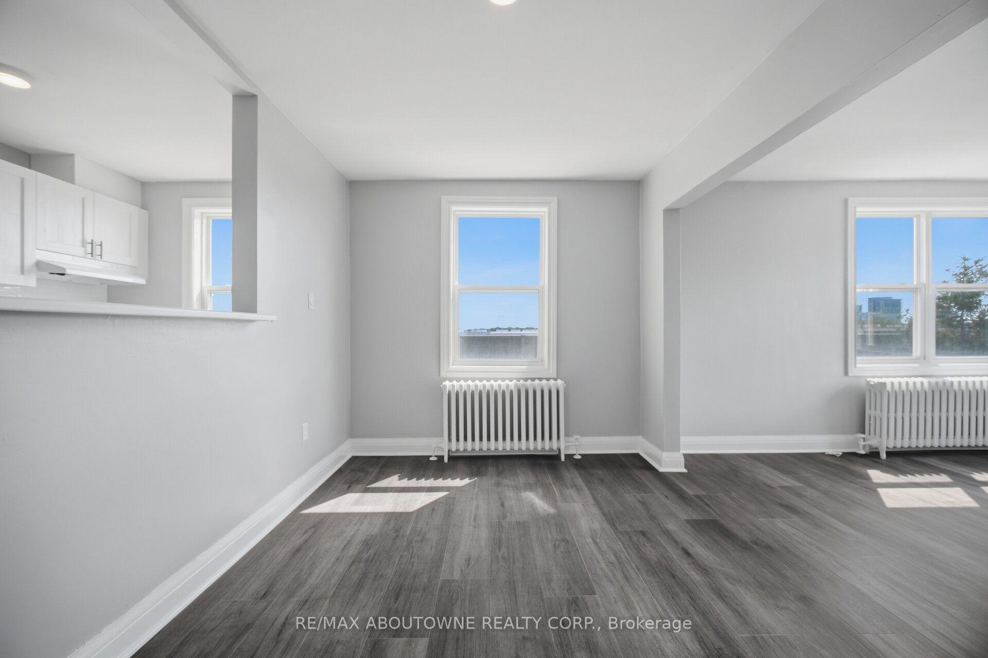 Photo 9 of Unit 1, 133 North Service Road E, Oakville, College Park — HOMEH