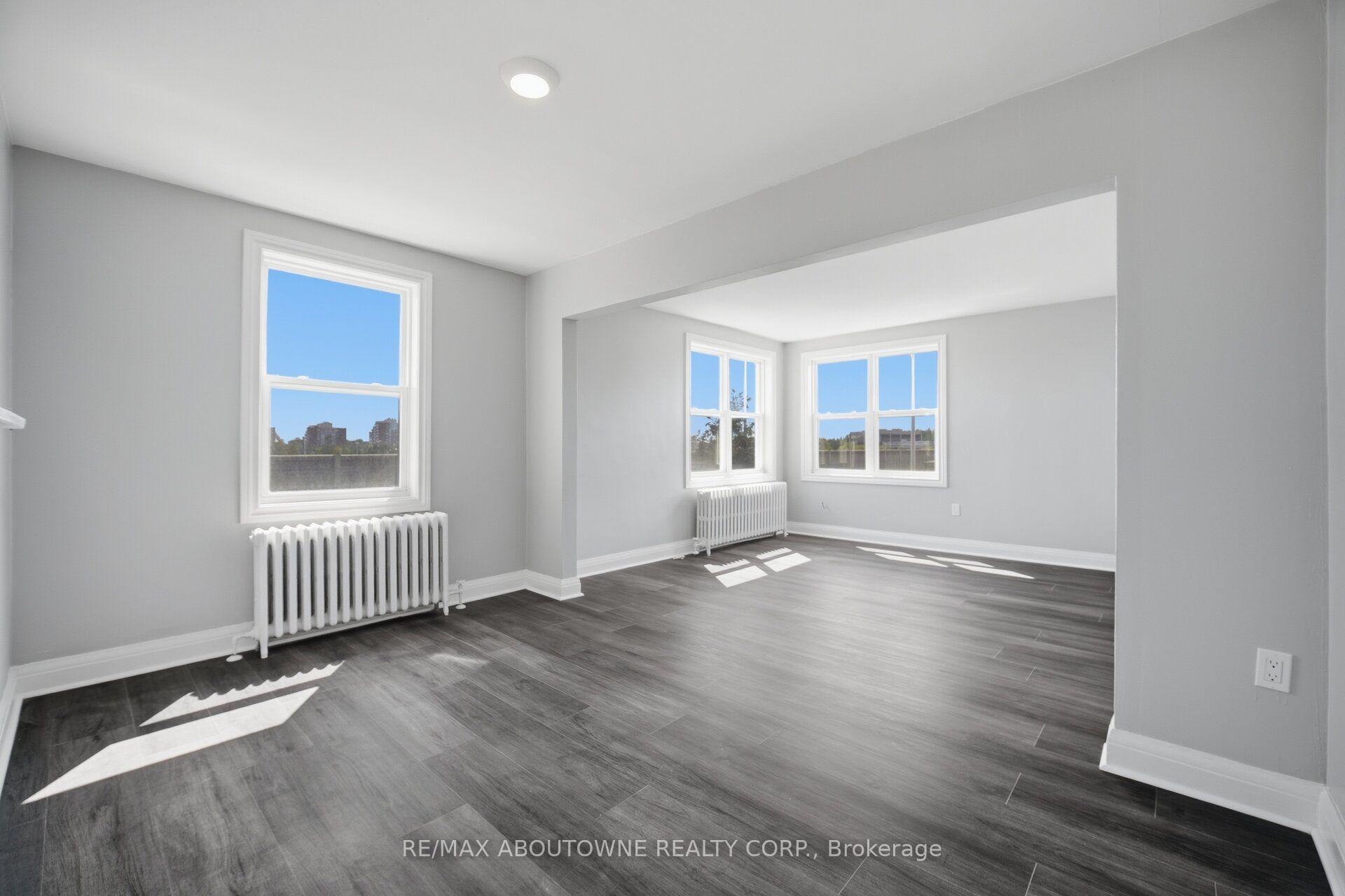 Photo 11 of Unit 1, 133 North Service Road E, Oakville, College Park — HOMEH