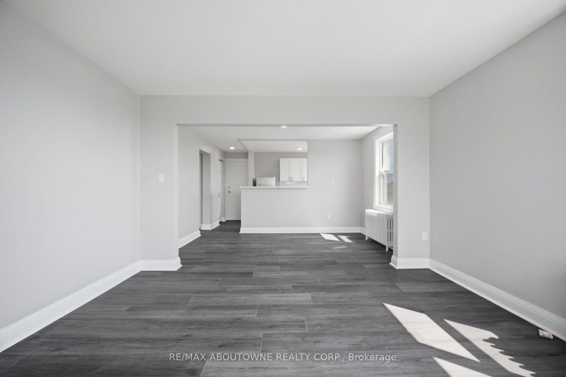 Photo 12 of Unit 1, 133 North Service Road E, Oakville, College Park — HOMEH