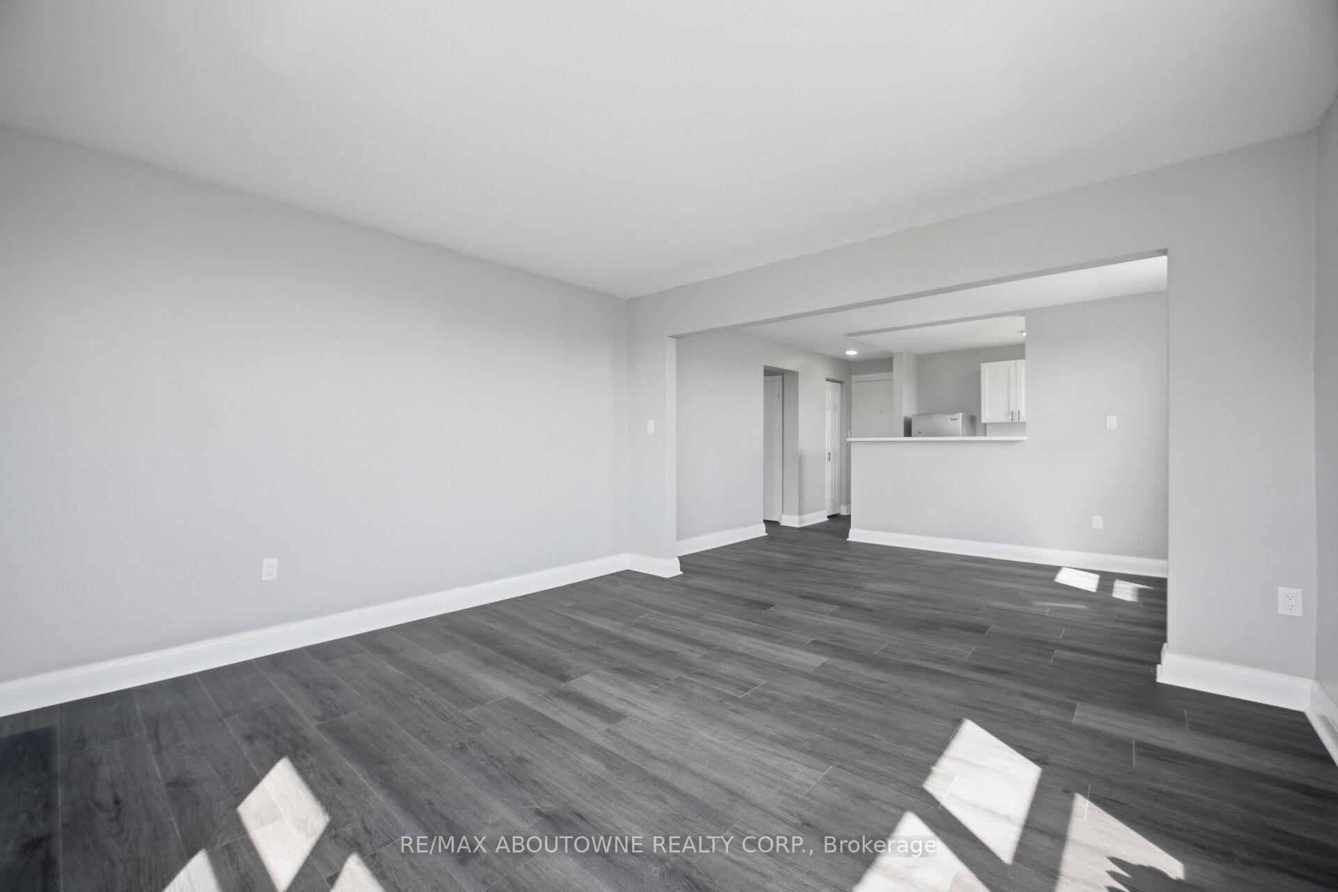 Photo 14 of Unit 1, 133 North Service Road E, Oakville, College Park — HOMEH