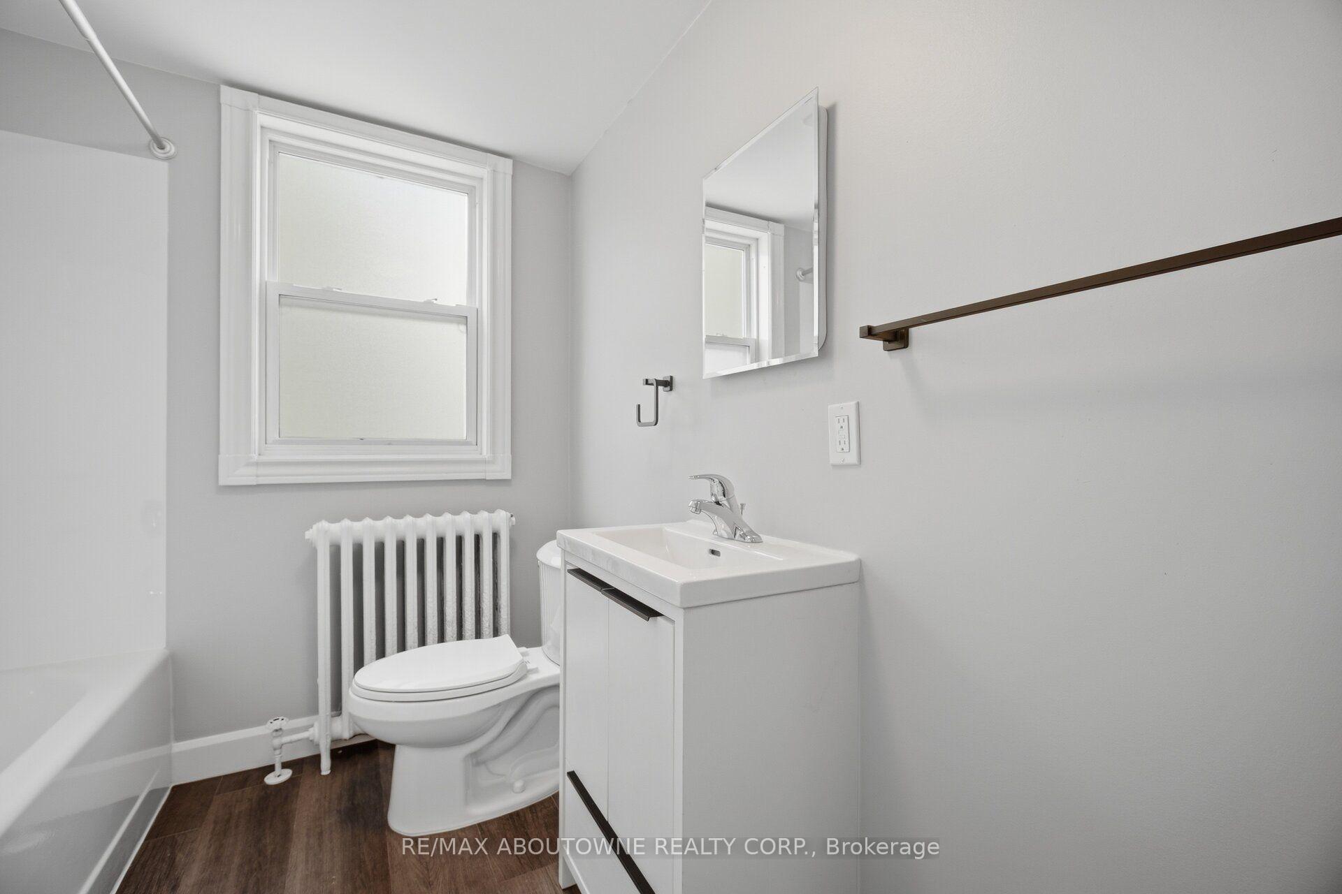 Photo 15 of Unit 1, 133 North Service Road E, Oakville, College Park — HOMEH