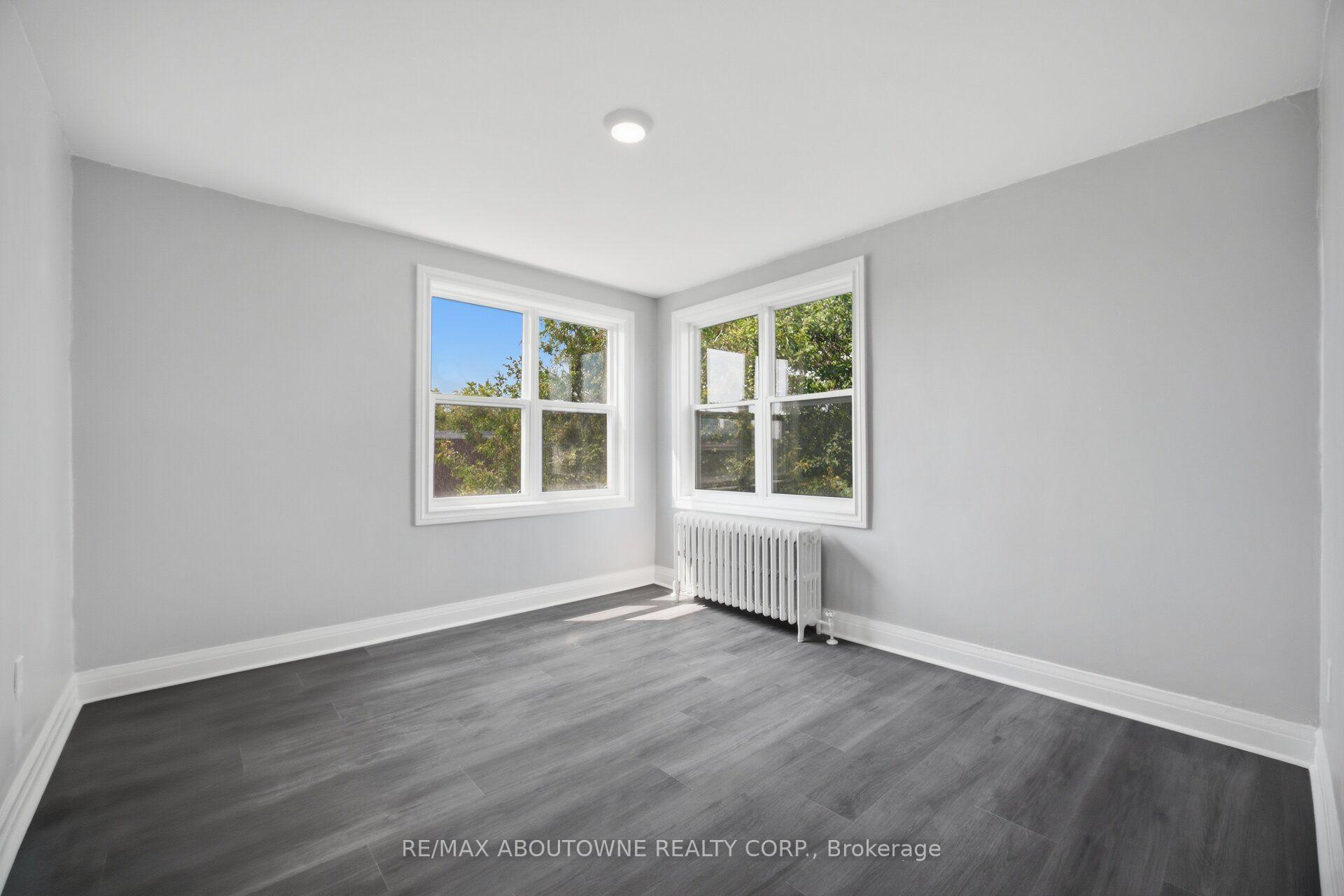 Photo 17 of Unit 1, 133 North Service Road E, Oakville, College Park — HOMEH