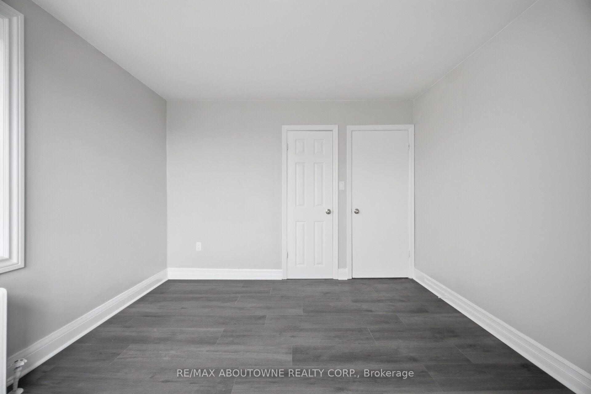 Photo 18 of Unit 1, 133 North Service Road E, Oakville, College Park — HOMEH