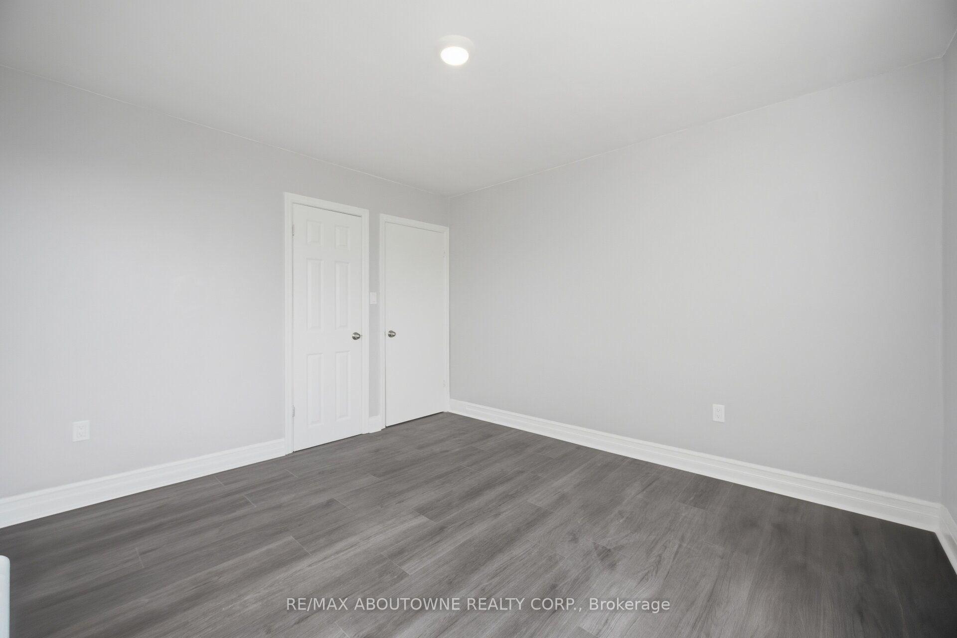 Photo 19 of Unit 1, 133 North Service Road E, Oakville, College Park — HOMEH