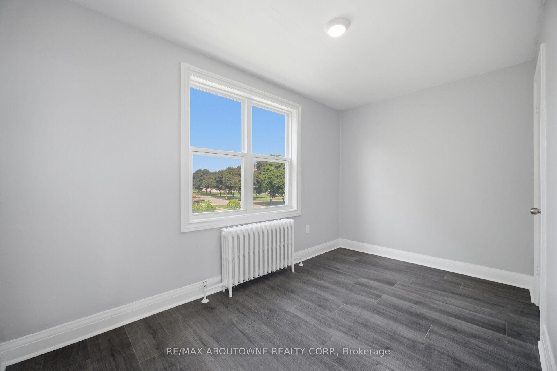 Photo 20 of Unit 1, 133 North Service Road E, Oakville, College Park — HOMEH