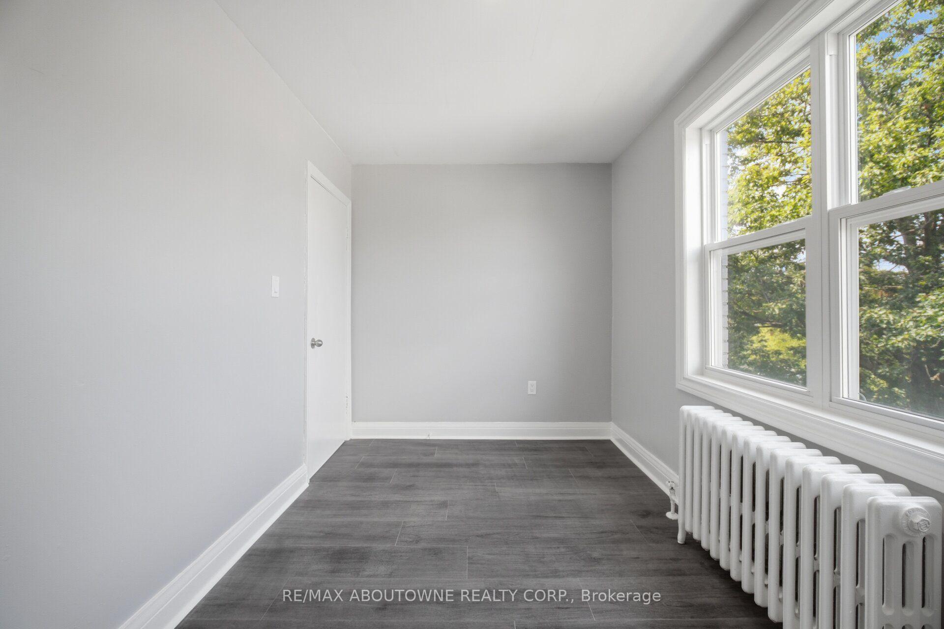 Photo 21 of Unit 1, 133 North Service Road E, Oakville, College Park — HOMEH