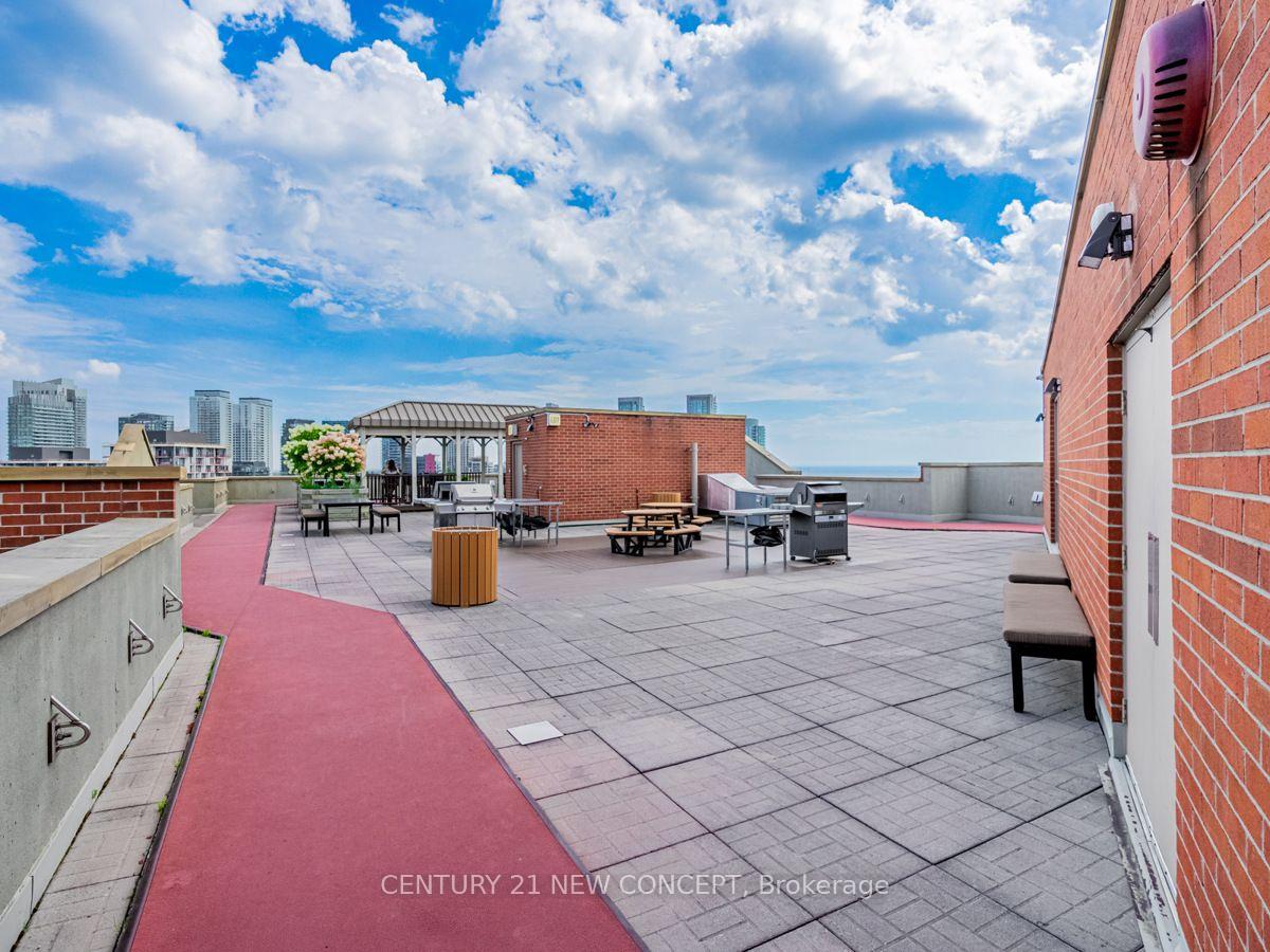 Photo 6 of Unit 902, 801 King Street W, Toronto, Niagara — HOMEH