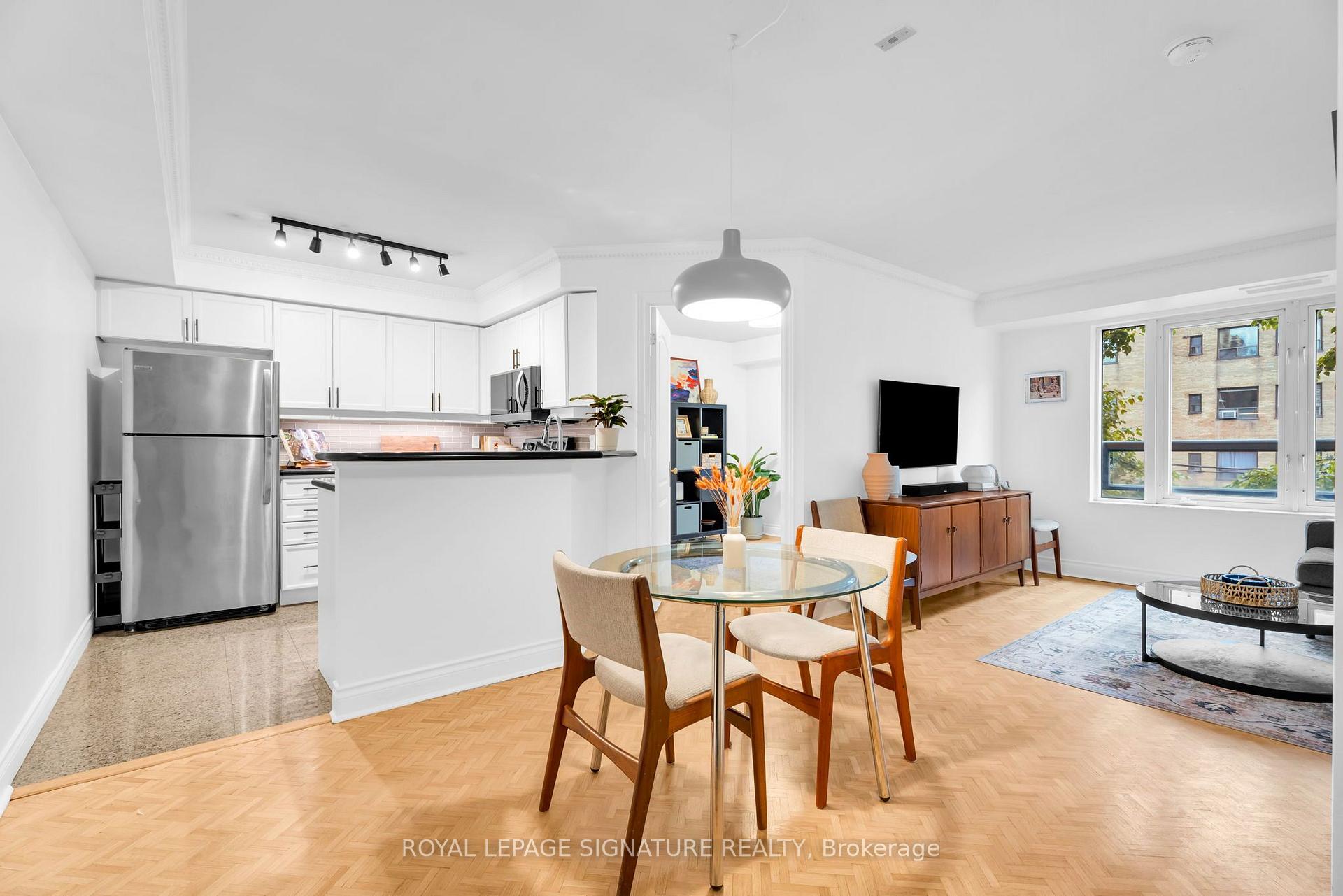 Photo of Unit 301, 800 Spadina Road