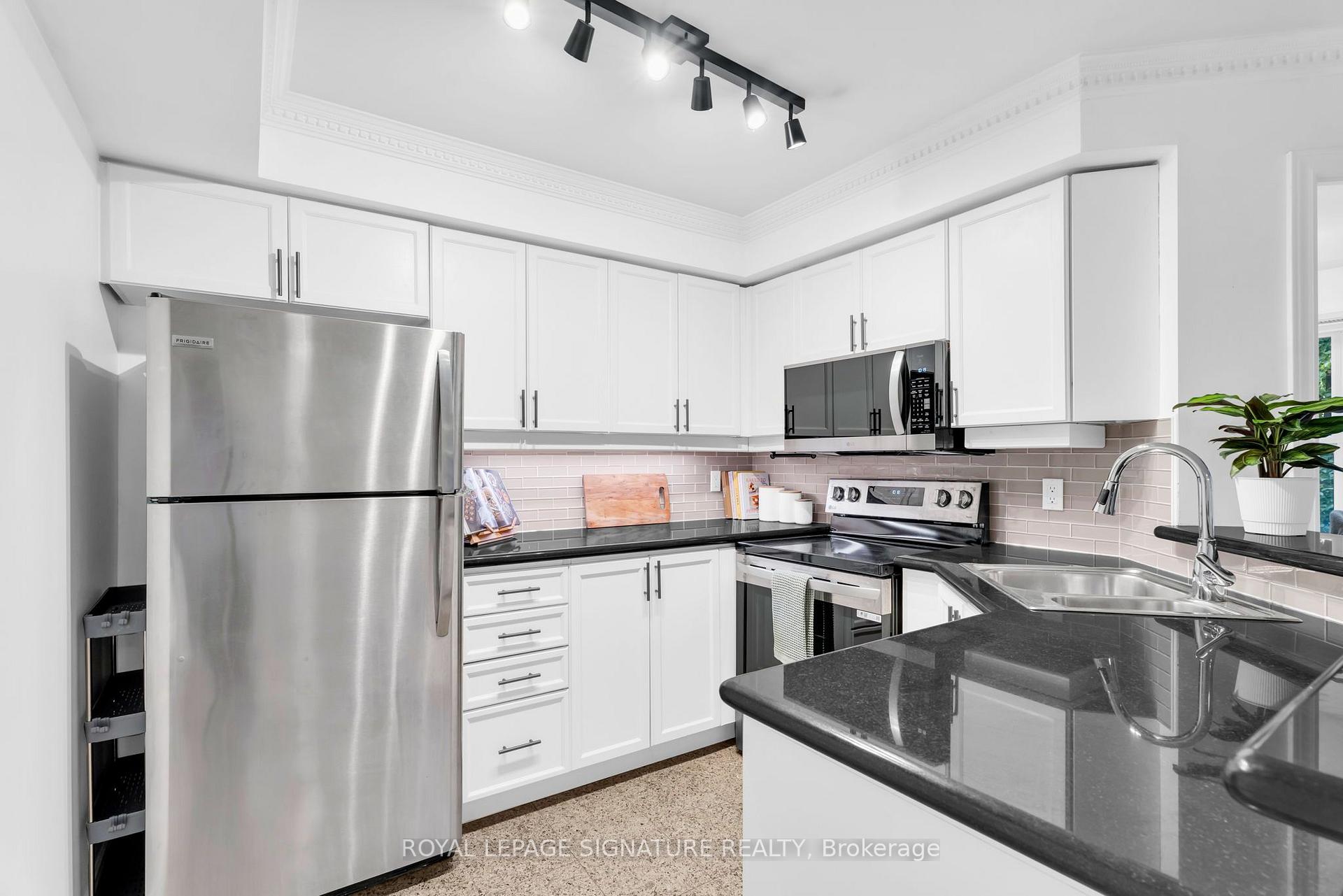 Photo 14 of Unit 301, 800 Spadina Road, Toronto, Forest Hill South — HOMEH