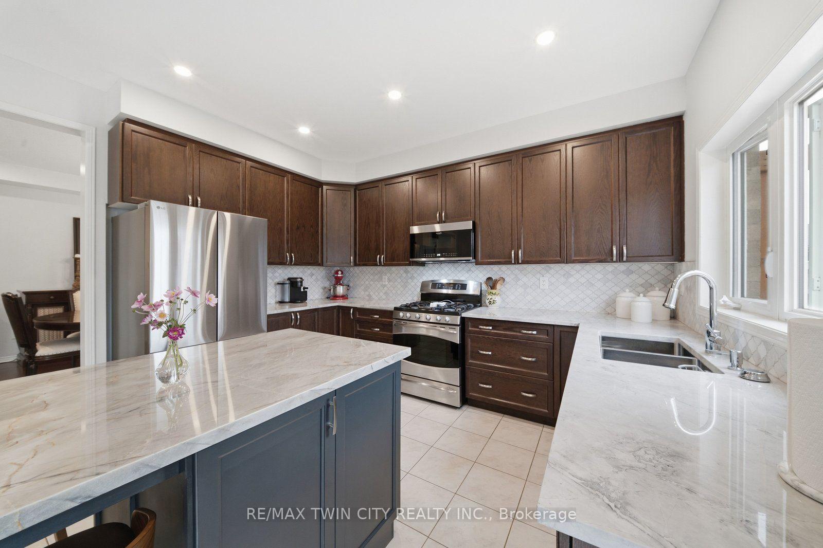 Photo 5 of 42 Stephenson Road, Brantford, Echo Place — HOMEH