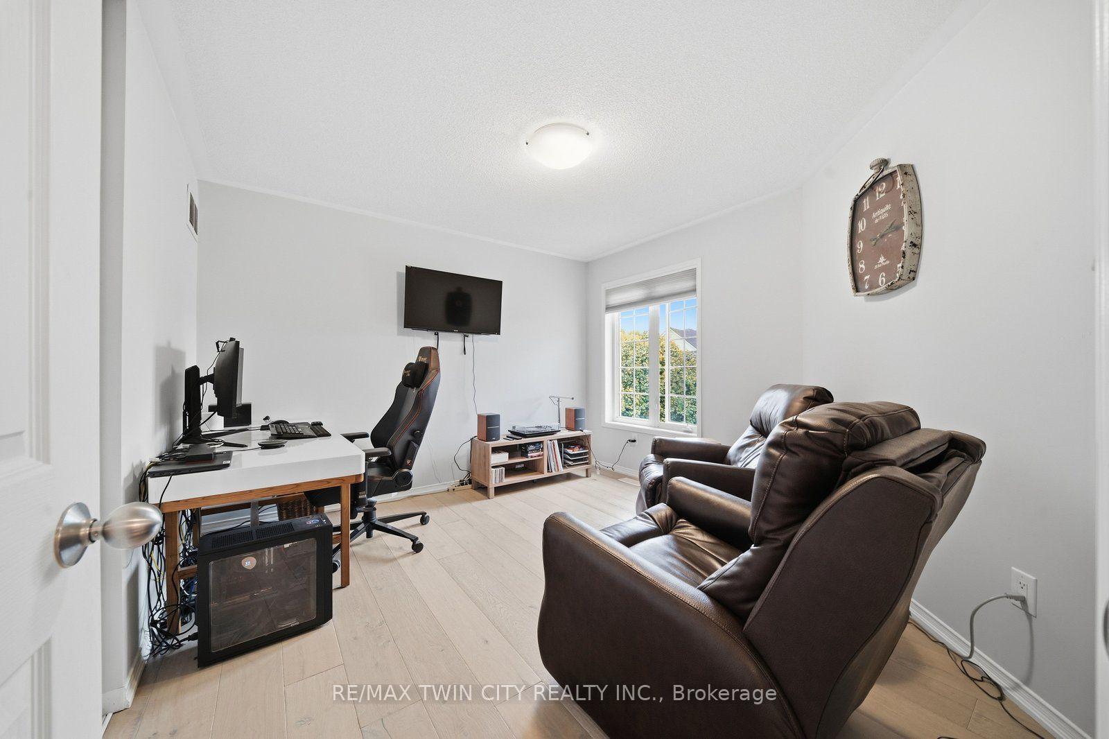 Photo 26 of 42 Stephenson Road, Brantford, Echo Place — HOMEH