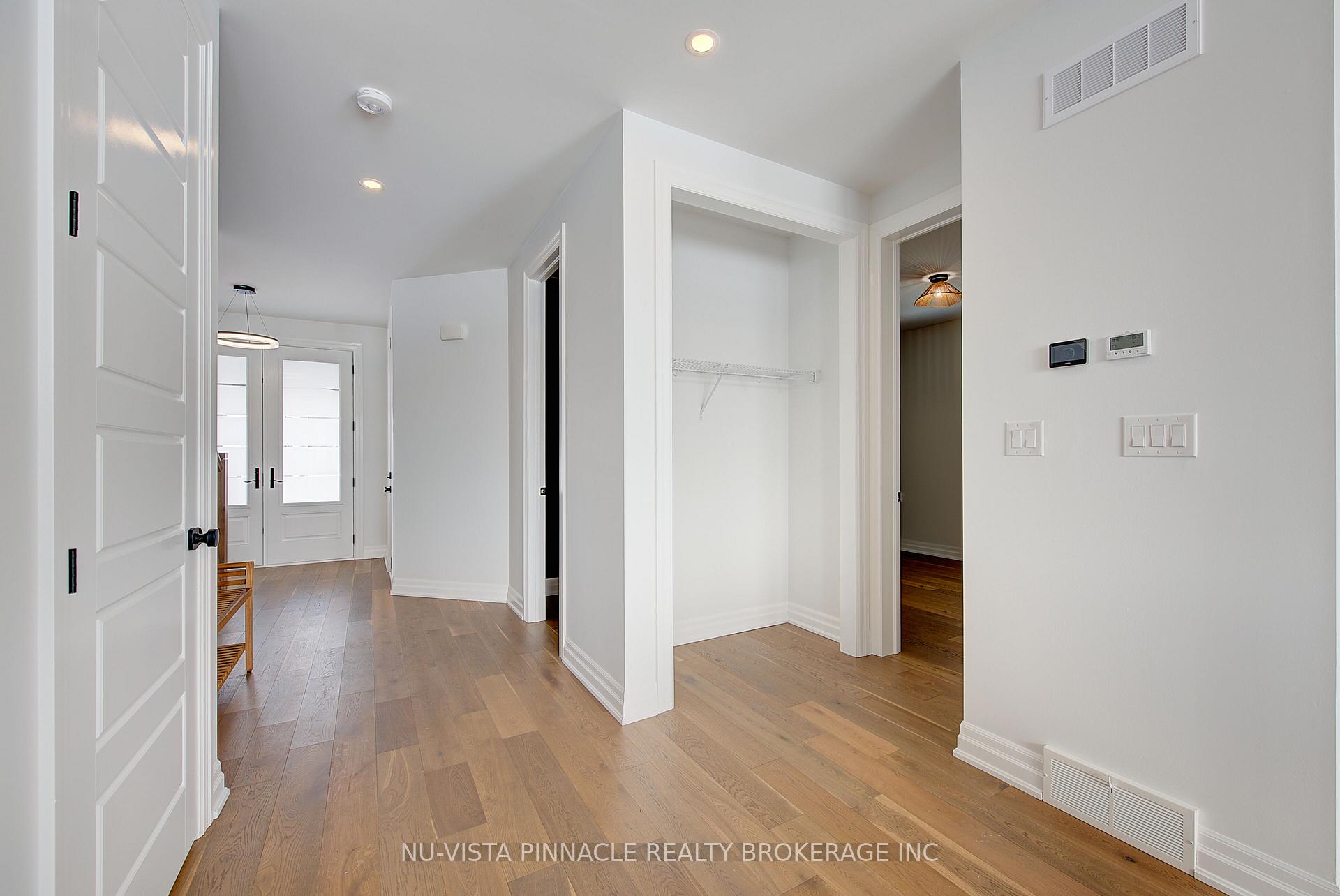 Photo 6 of 2340 Darwin Crescent, London, South V — HOMEH