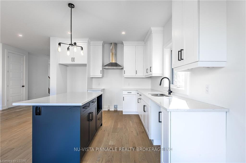 Photo 11 of 2340 Darwin Crescent, London, South V — HOMEH