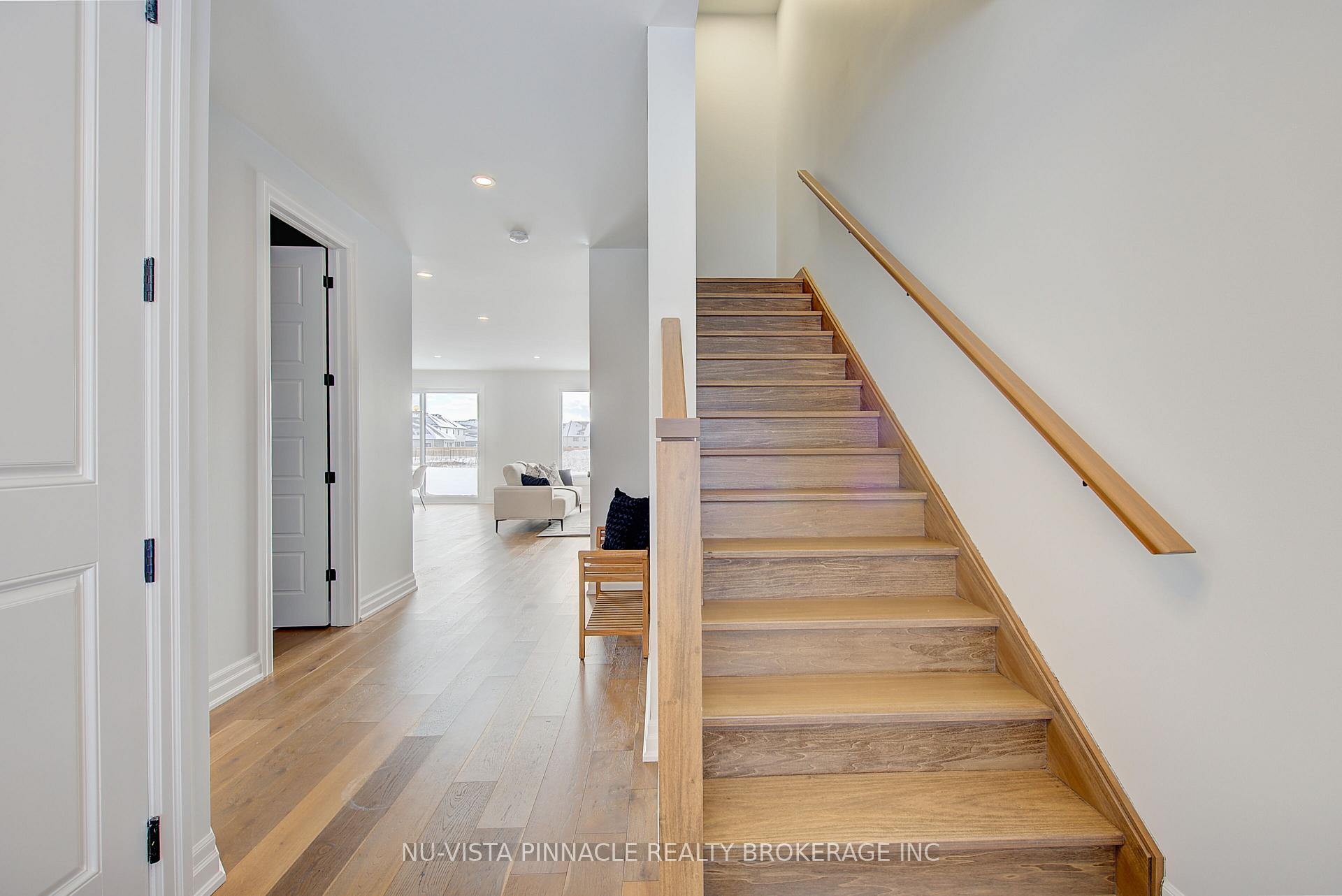 Photo 15 of 2340 Darwin Crescent, London, South V — HOMEH