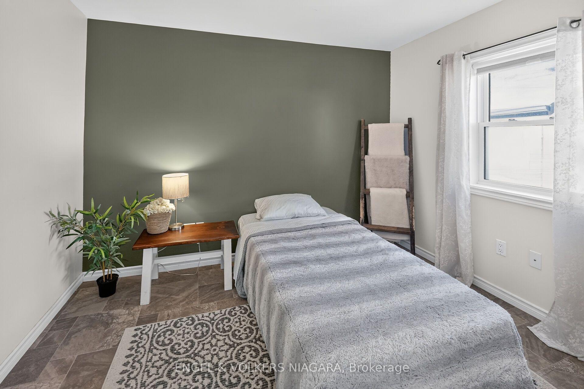 Photo 21 of 13 Frederick Avenue, Bluewater, Zurich — HOMEH