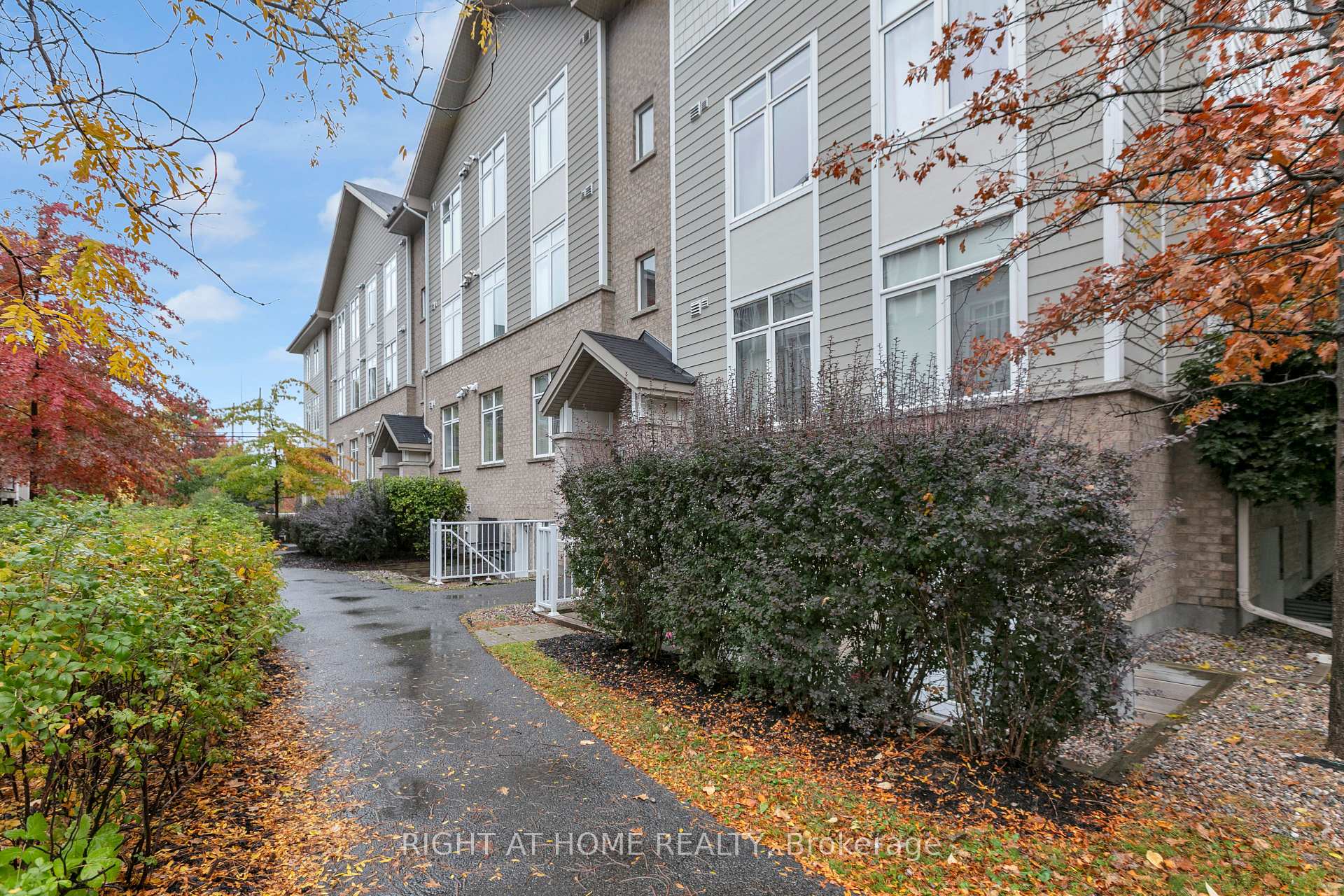 Photo 1 of Unit E, 318 Everest Private, Ottawa, Elmvale Acres — HOMEH