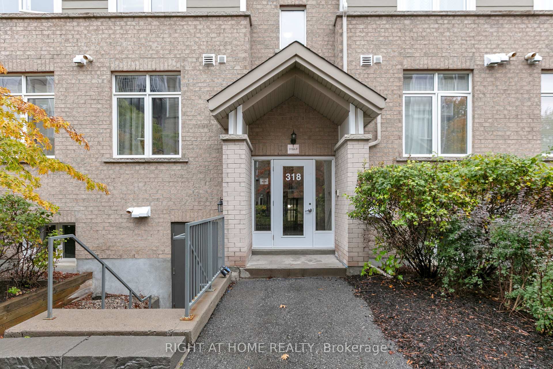 Photo 2 of Unit E, 318 Everest Private, Ottawa, Elmvale Acres — HOMEH