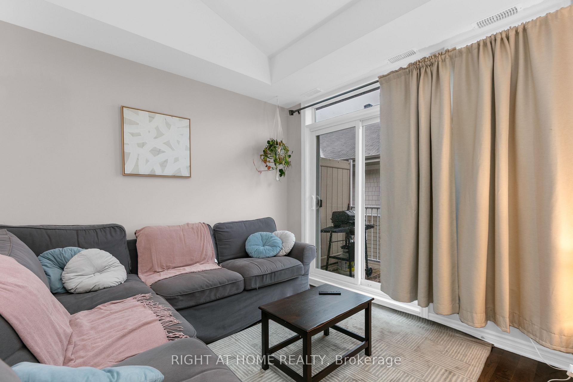 Photo 4 of Unit E, 318 Everest Private, Ottawa, Elmvale Acres — HOMEH