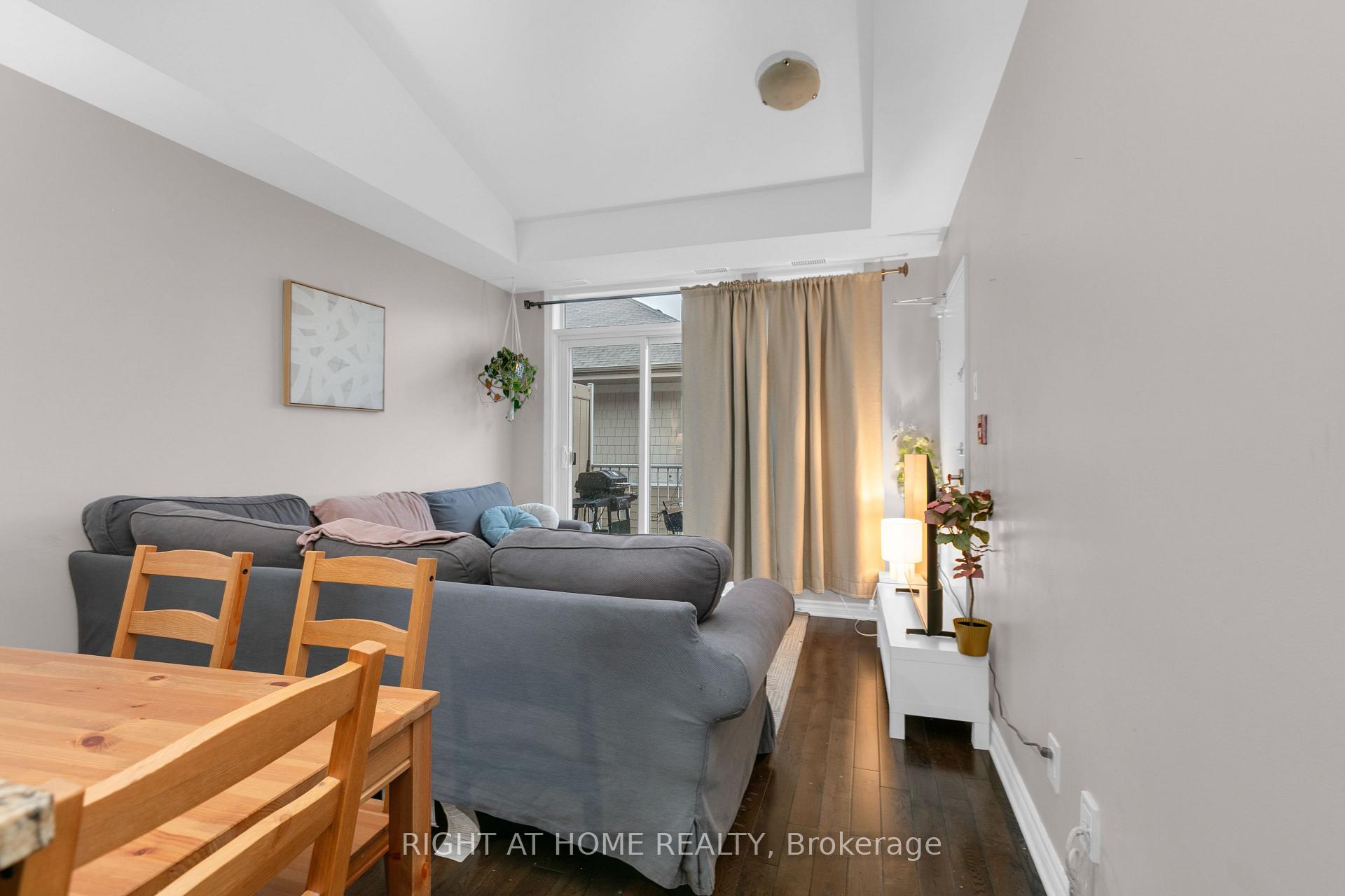 Photo 5 of Unit E, 318 Everest Private, Ottawa, Elmvale Acres — HOMEH
